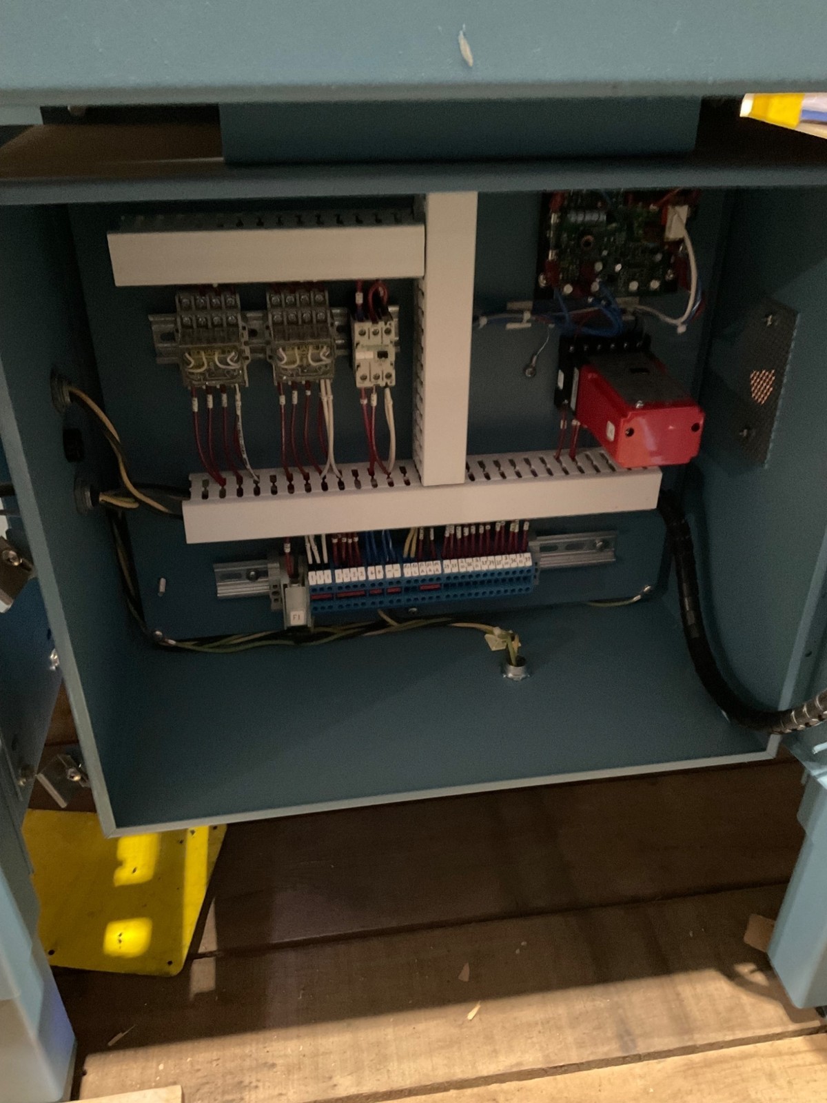 AMERICAN ULTRAVIOLET Z2756 CONVEYOR USED