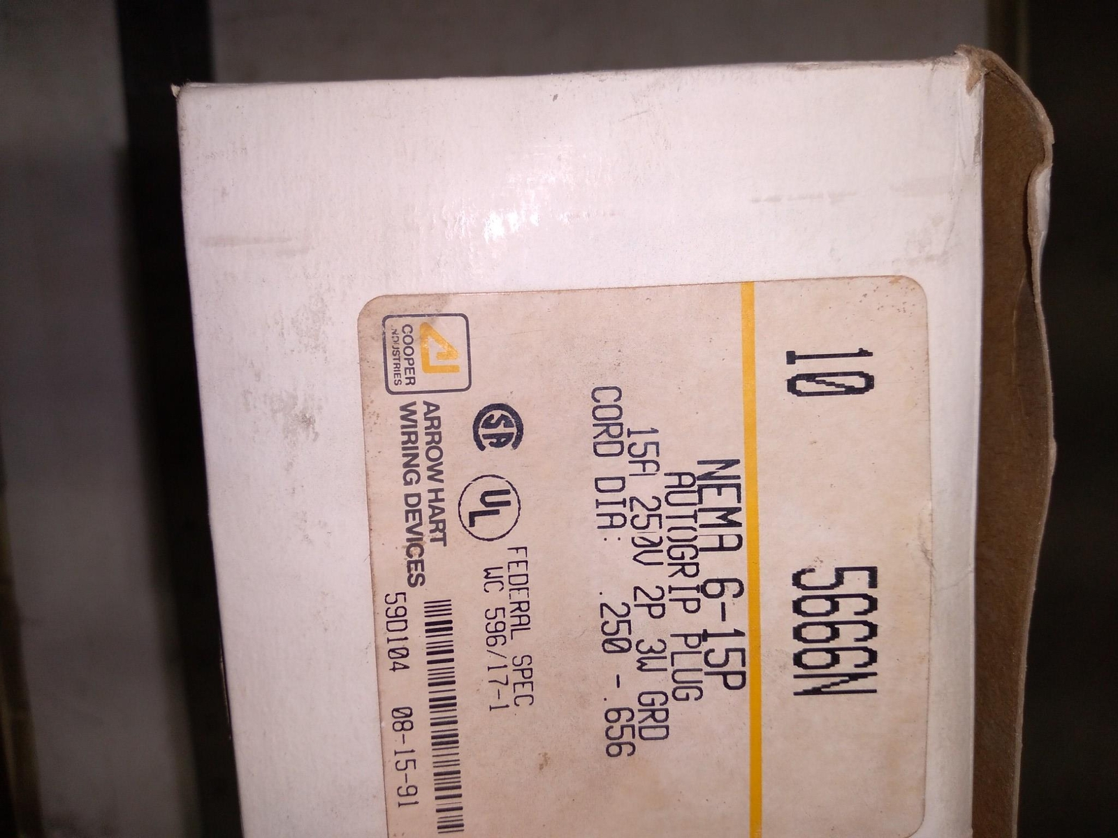 COOPER ARROW HART 5666N NEMA 6-15P AUTOGRIP PLUG 15A 250V 2P 3W GRD ’10 IN BOX