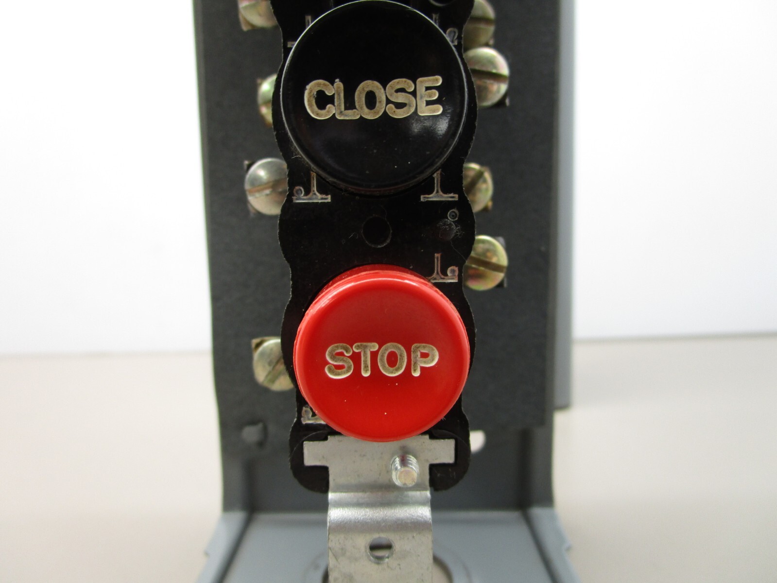 Cutler Hammer 10250H2953A Push Button Switch Box OPEN – CLOSE – STOP