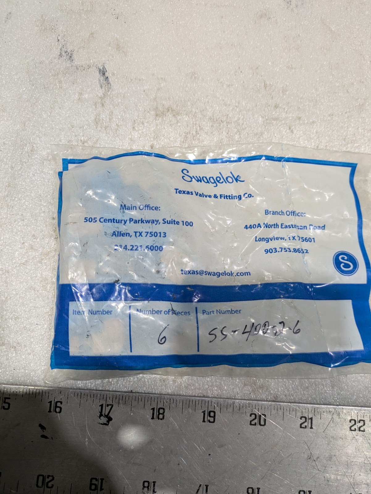 SWAGELOK SS-400-2-6 . LOT OF 6