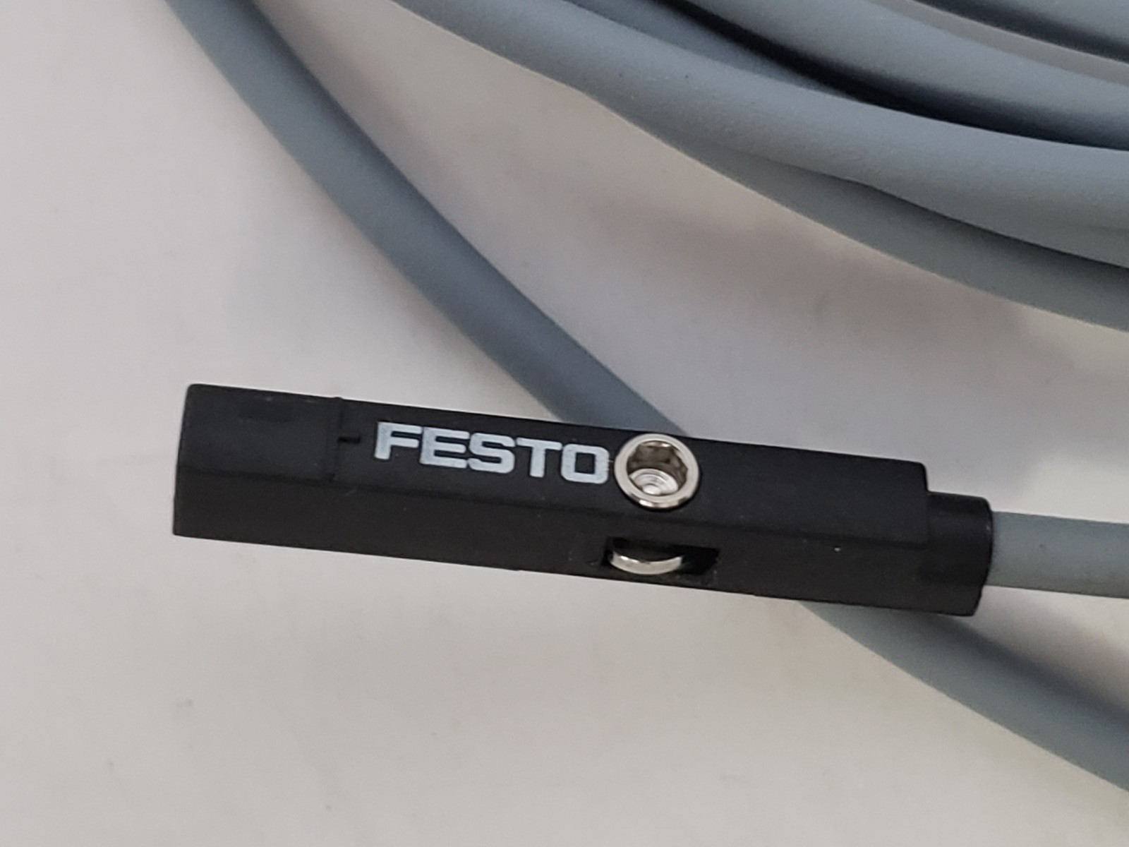 FESTO SMT-10M-PS-24V-E-2.5-L-OE PROXIMITY SWITCH NNB