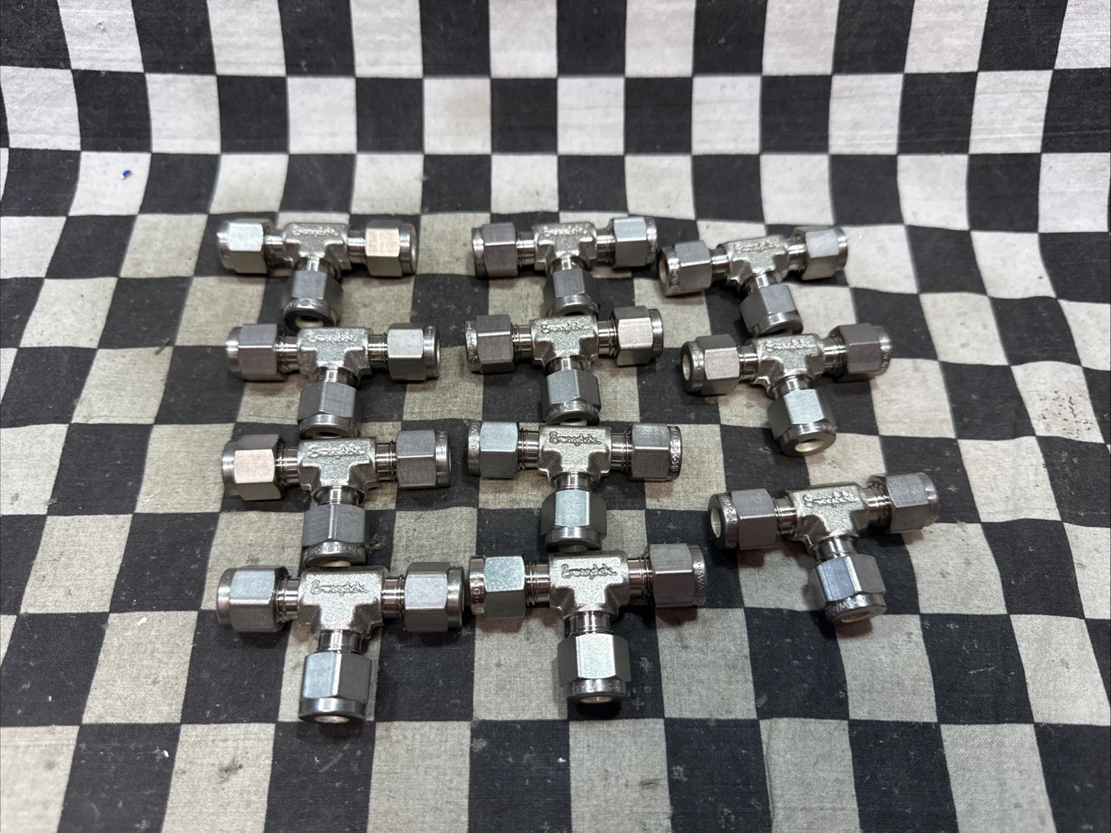 SWAGELOK SS-400-3, SS4003, TEE UNION 1/4″, LOT OF 7, SHIPSAMEDAY #126R3