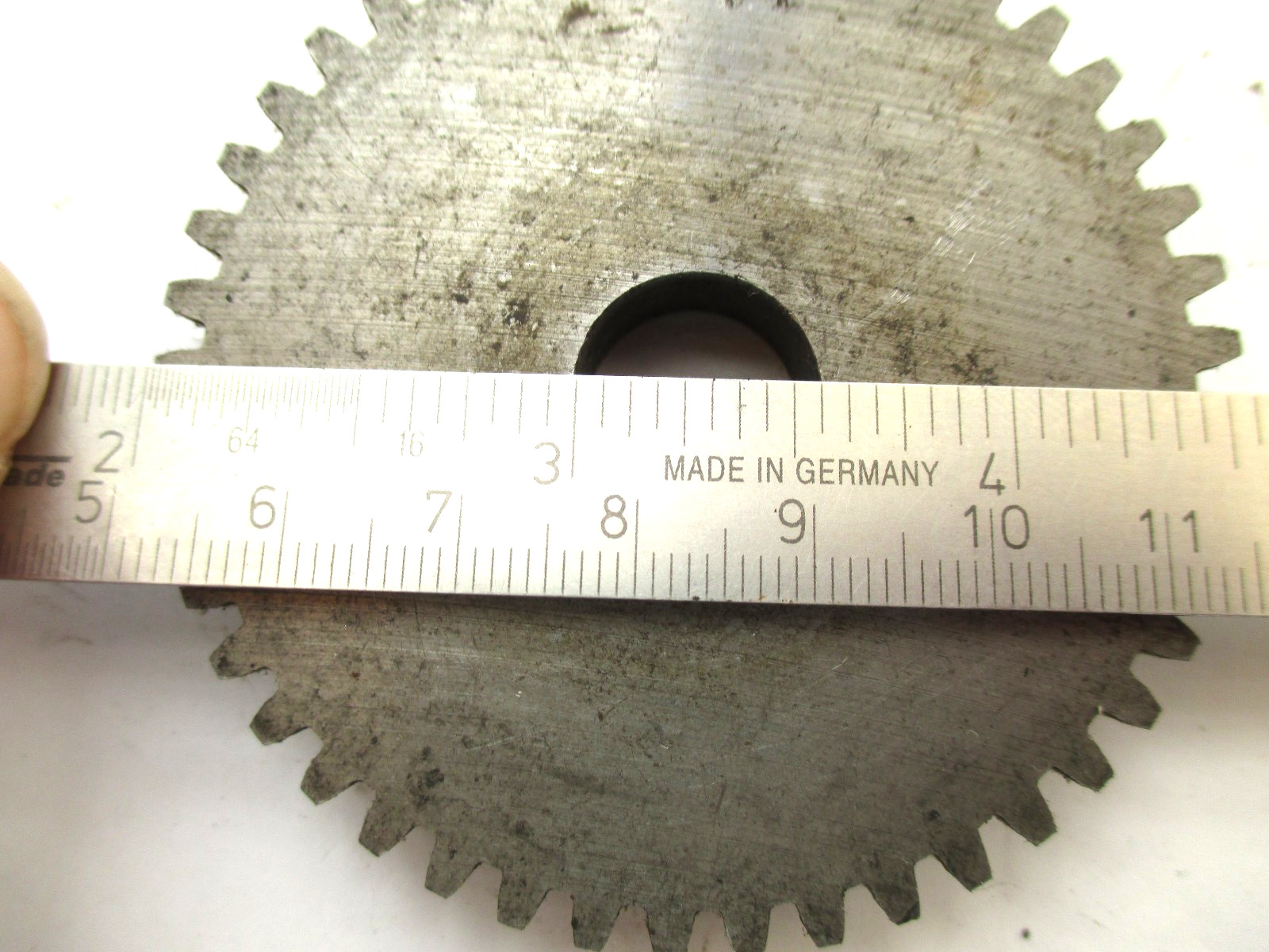 44 Tooth Spur Gear ~ 2-9/16″ by 3/8″. 9/16″ Inside Diameter