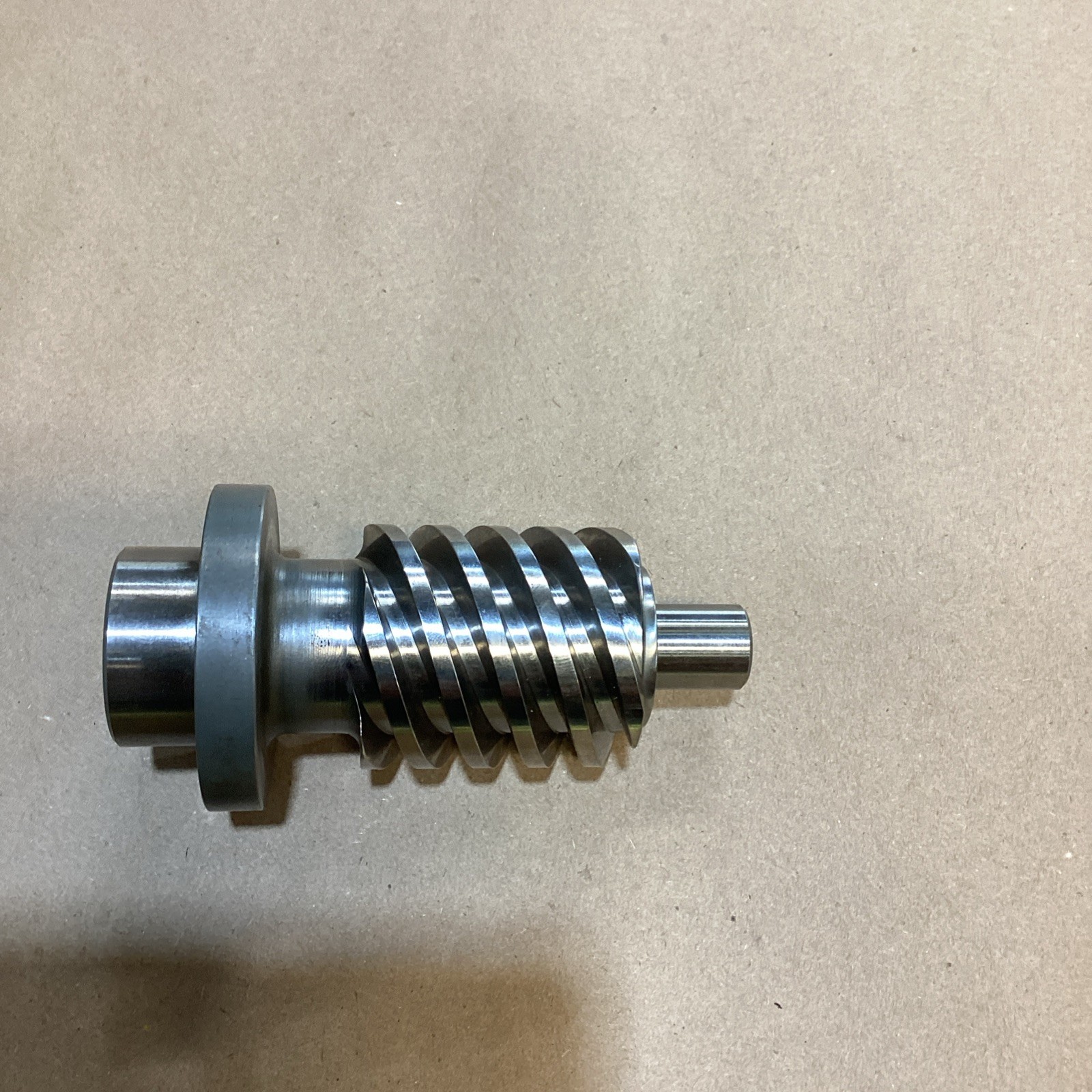 V79580 WINCH WORM GEAR 326200 4 1/2” LENGTH 5/8″ SHAFT 4-3/4″x2-7/8″ GEAR