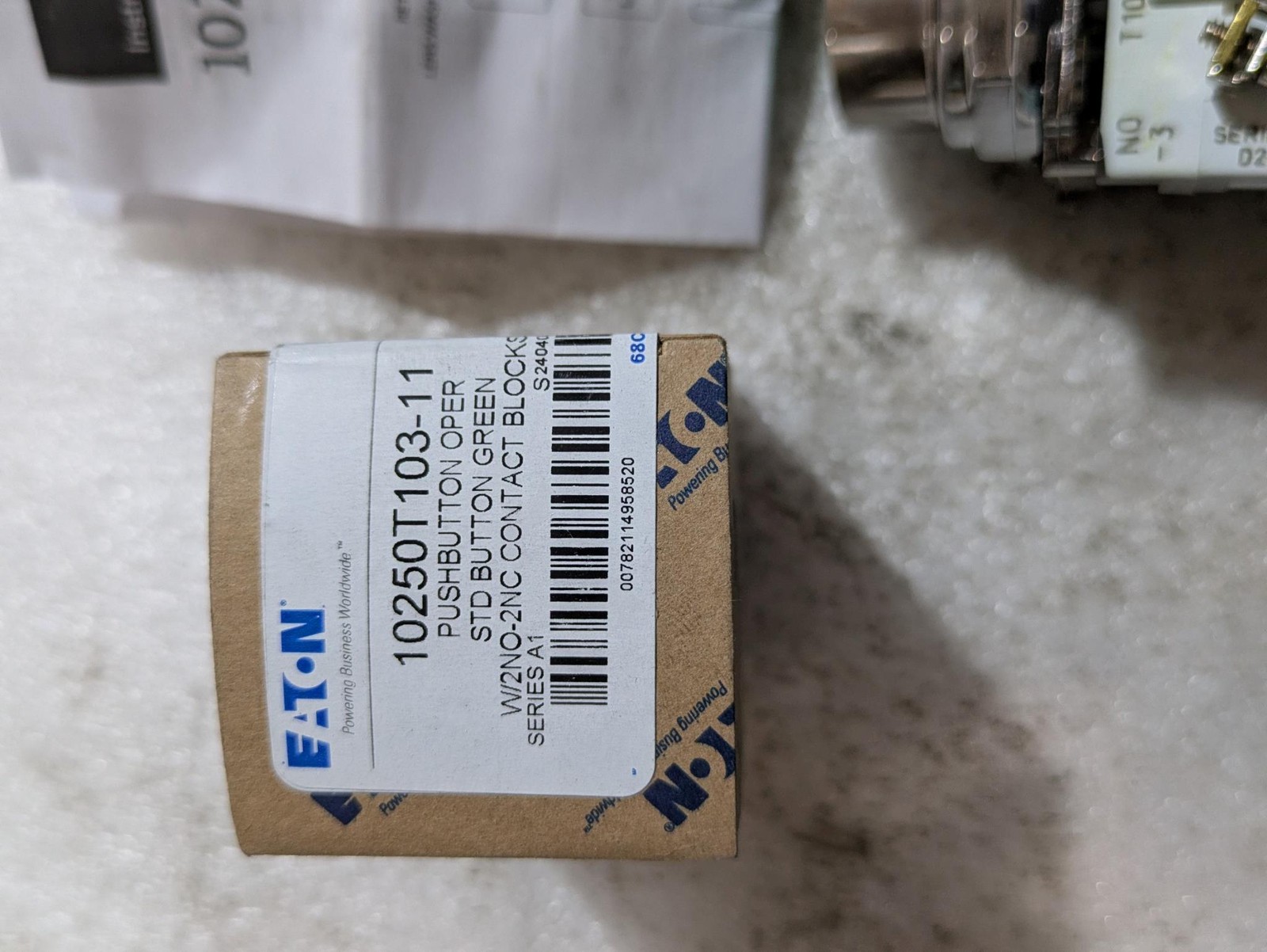 EATON 10250T103-11 PUSHBUTTON OPER STD BUTTON GREEN SERIES W/2NO-2NC BLOCKS E34