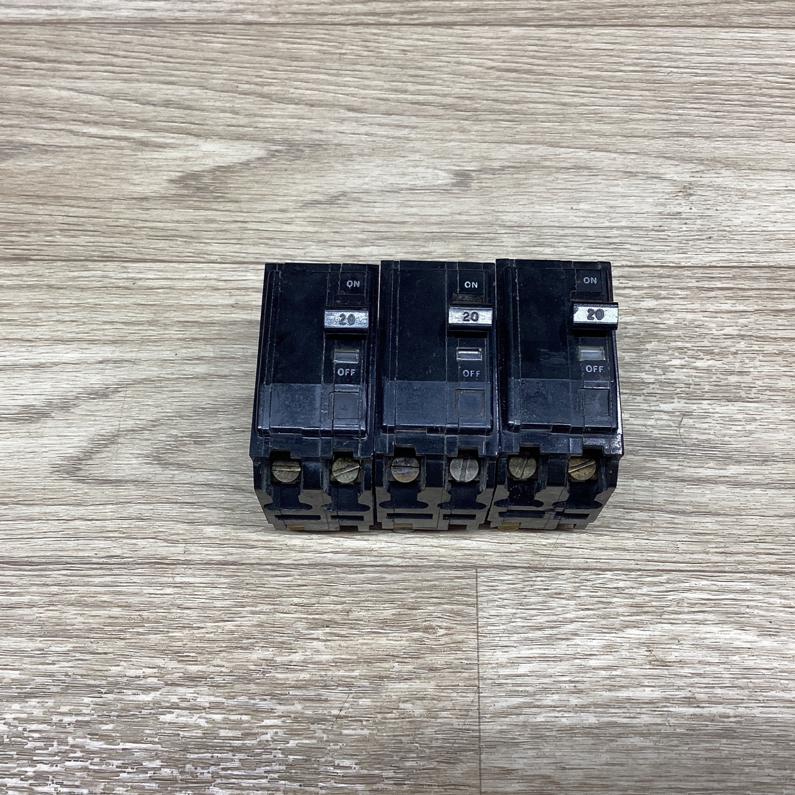 LOT OF 3 SQUARE D 20 AMP 2 POLE TYPE QO CIRCUIT BREAKER #812F139*CO