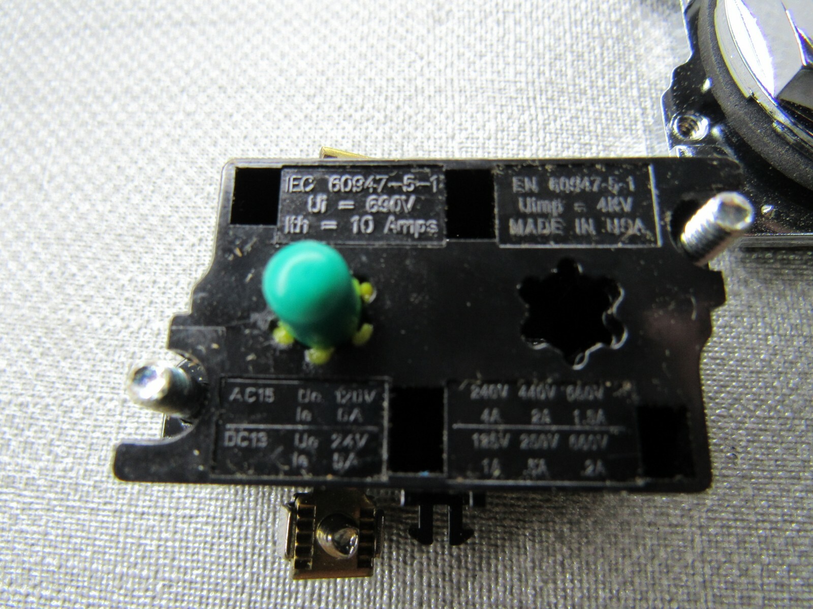 Eaton 10250T103 Ser. A1 Green Pushbutton & 10250T53 Ser.D1 Contact Block
