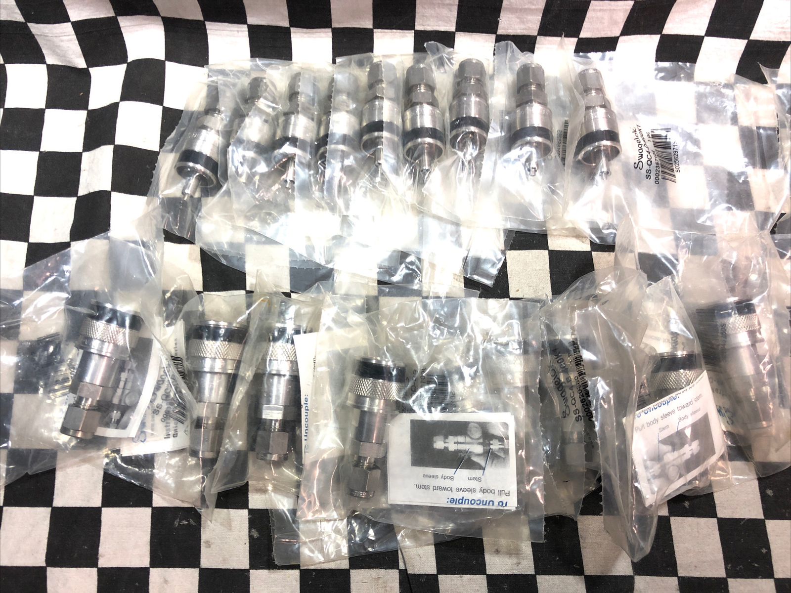 SWAGELOK Quick Connect 1/4″, SS-QC4-B-400K1 & SS-QC4-D-400K1, LOT OF 10 SETS