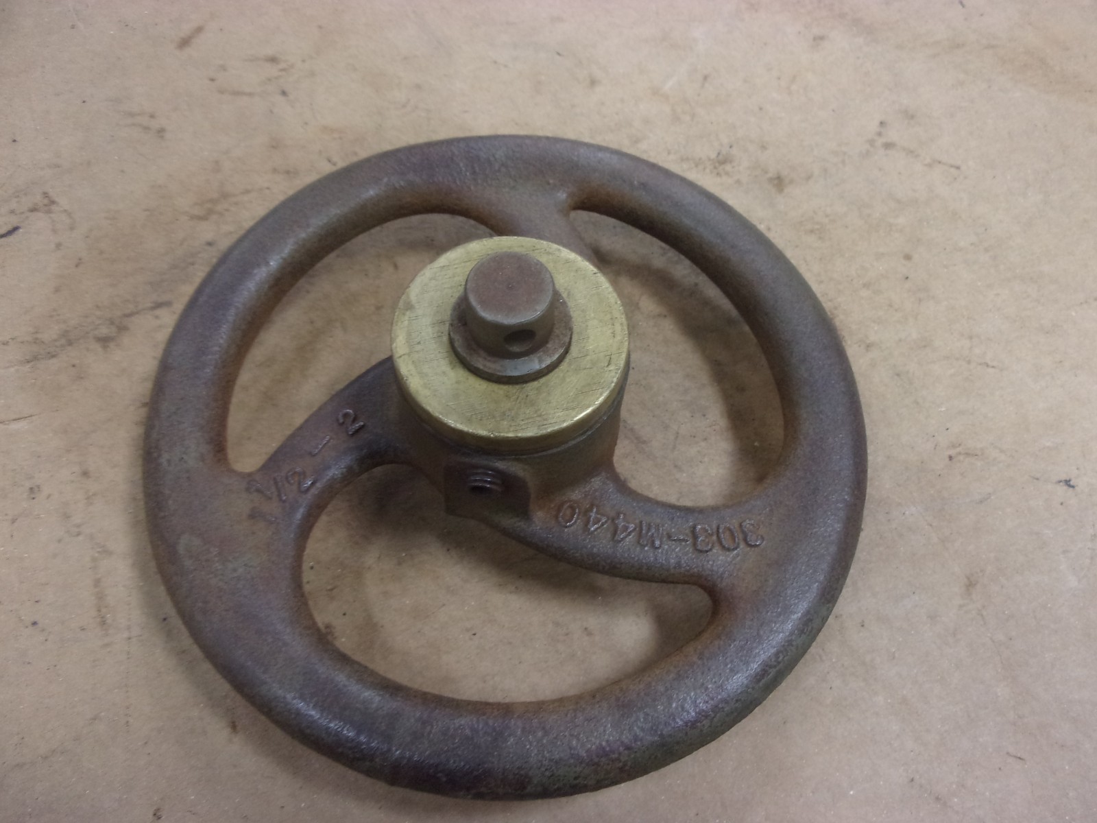 ITT Grinnell 2 1-1/2″ Manual Diaphragm Valve Hand Wheel 6″ Cast Iron 303-M440 US