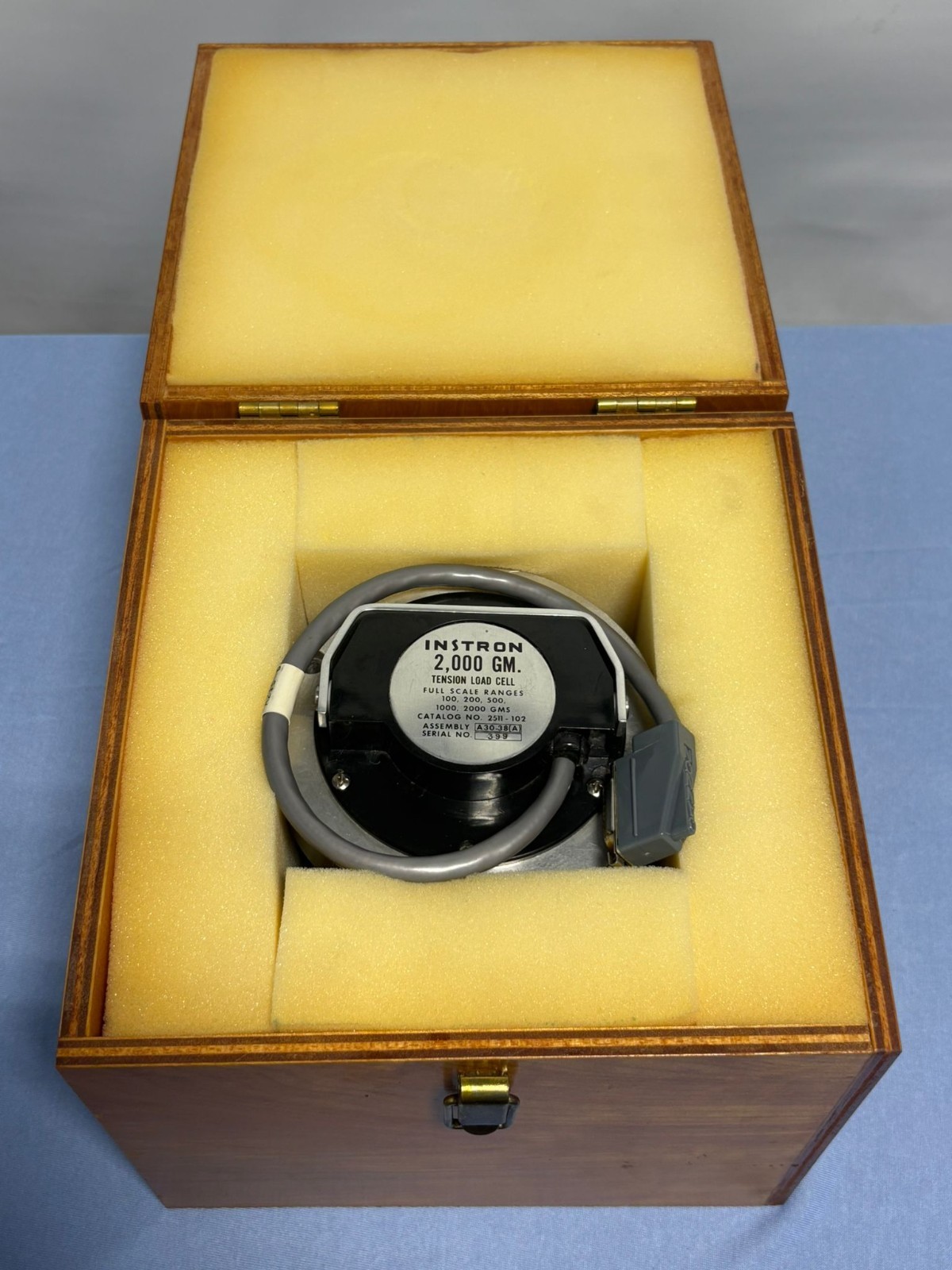 INSTRON 2000 GM. FS Ranges 100 to 2000 GMS Tension Load Cell A30-38(A), 2511-102