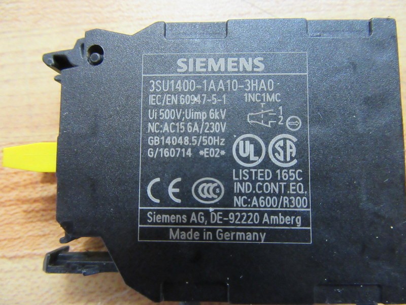 Siemens 3SU1400-1AA10-3HA0 Contact Module