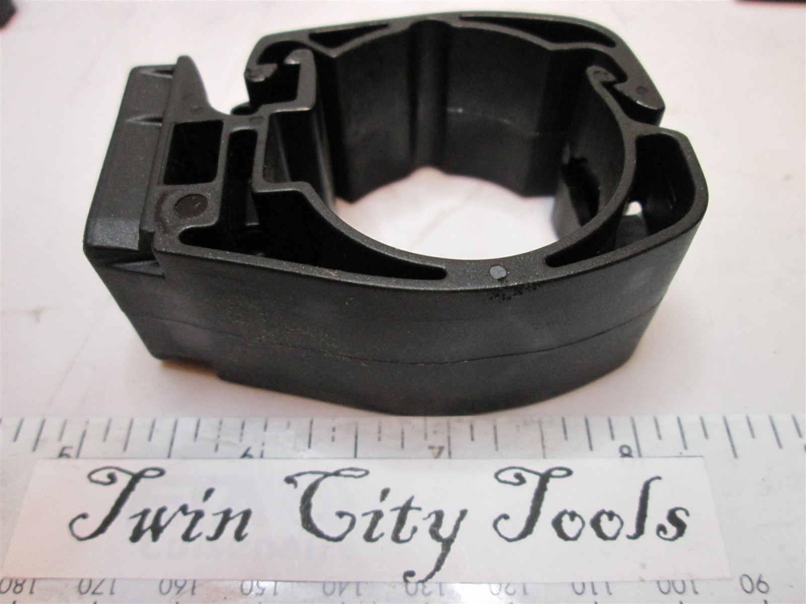 Parker 6697 40 01 Black Polyamide 40mm Pipe Clamps w/ 1/4″ Threads – Lot of 8