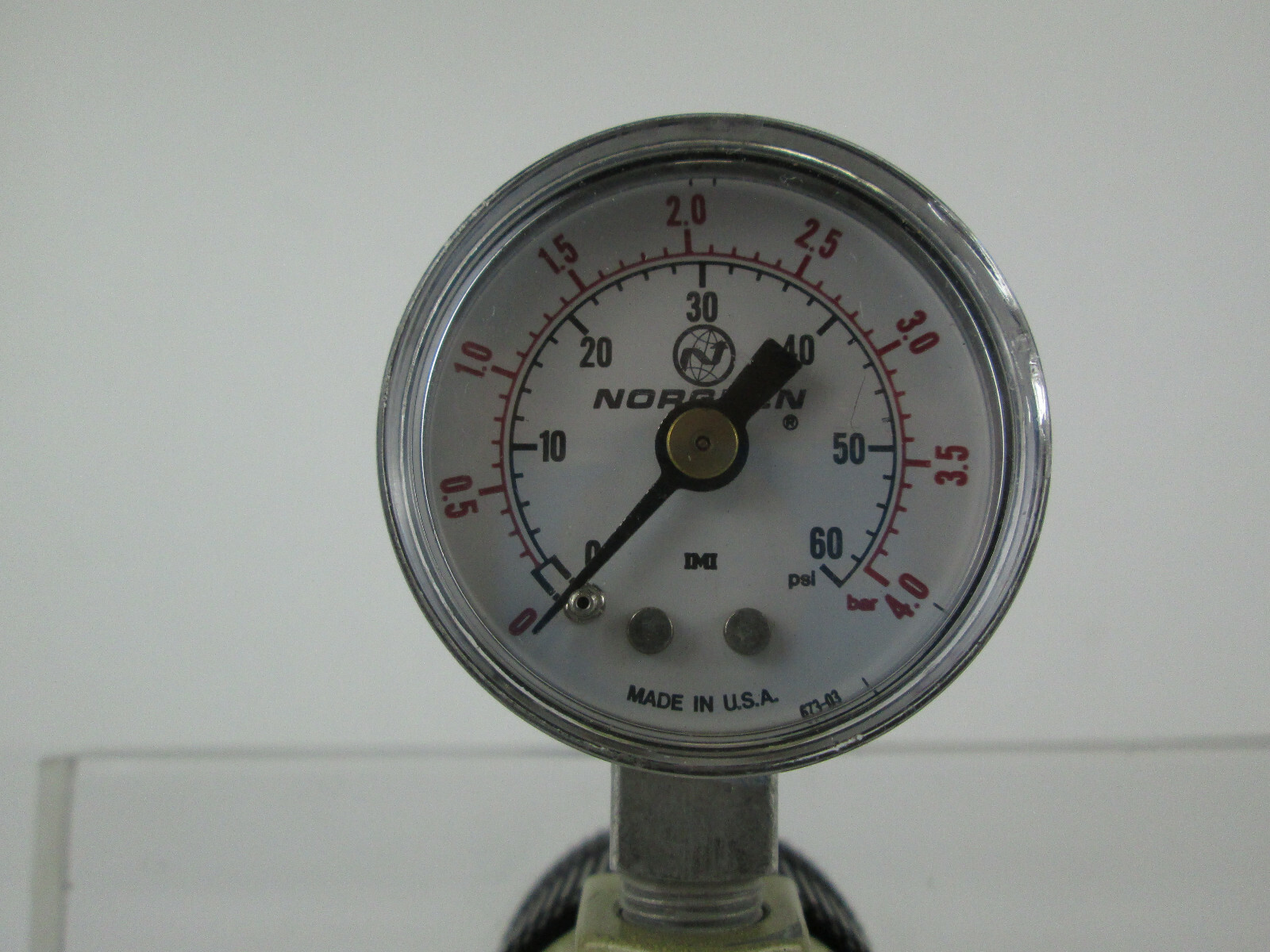 Norgren Regulator R07-100-RNKA with Norgren 0-60 PSI 0-4 bar Gauge SKU A