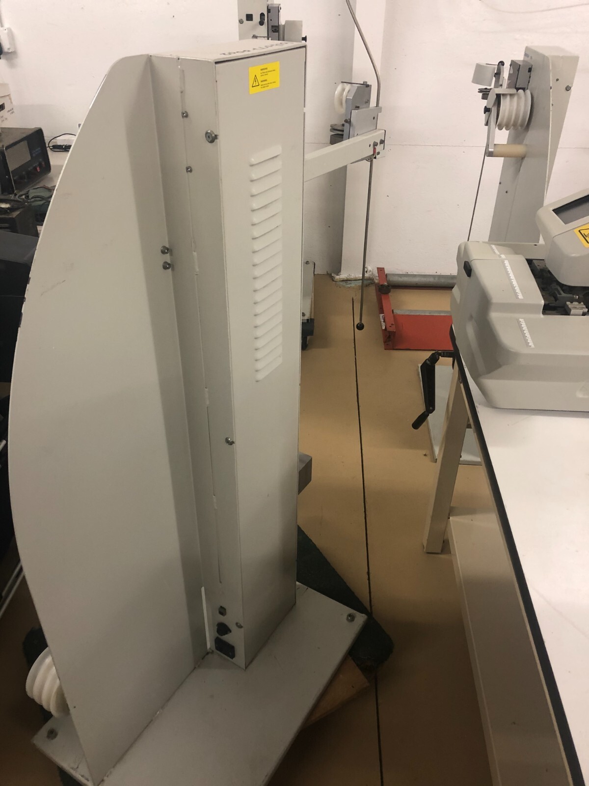 Komax 106-6 Prefeed for Schleuniger or Komax automated Cut and Strip systems