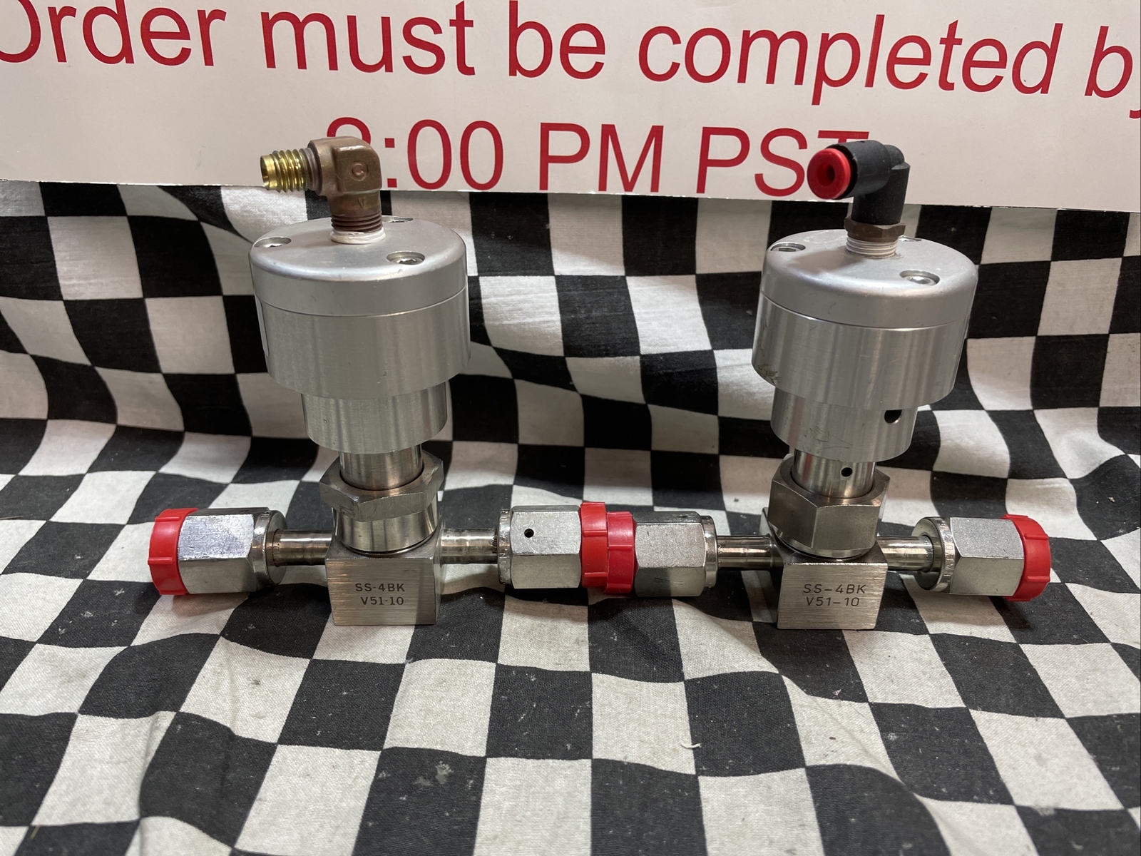 NUPRO SS-4BK-V51-1O, SS-4BK-V51-10, BELLOWS VALVE 1/4″ FVCR, LOT OF 2 #133P5