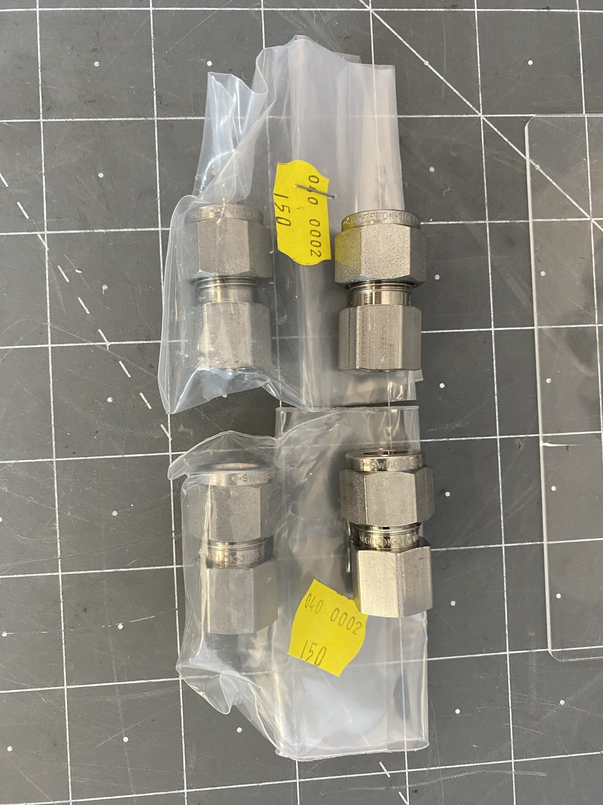 Swagelok Tube Fitting, Female Connector 3/8″ Tube OD x 1/8″ F NPT PN: SS-600-7-2