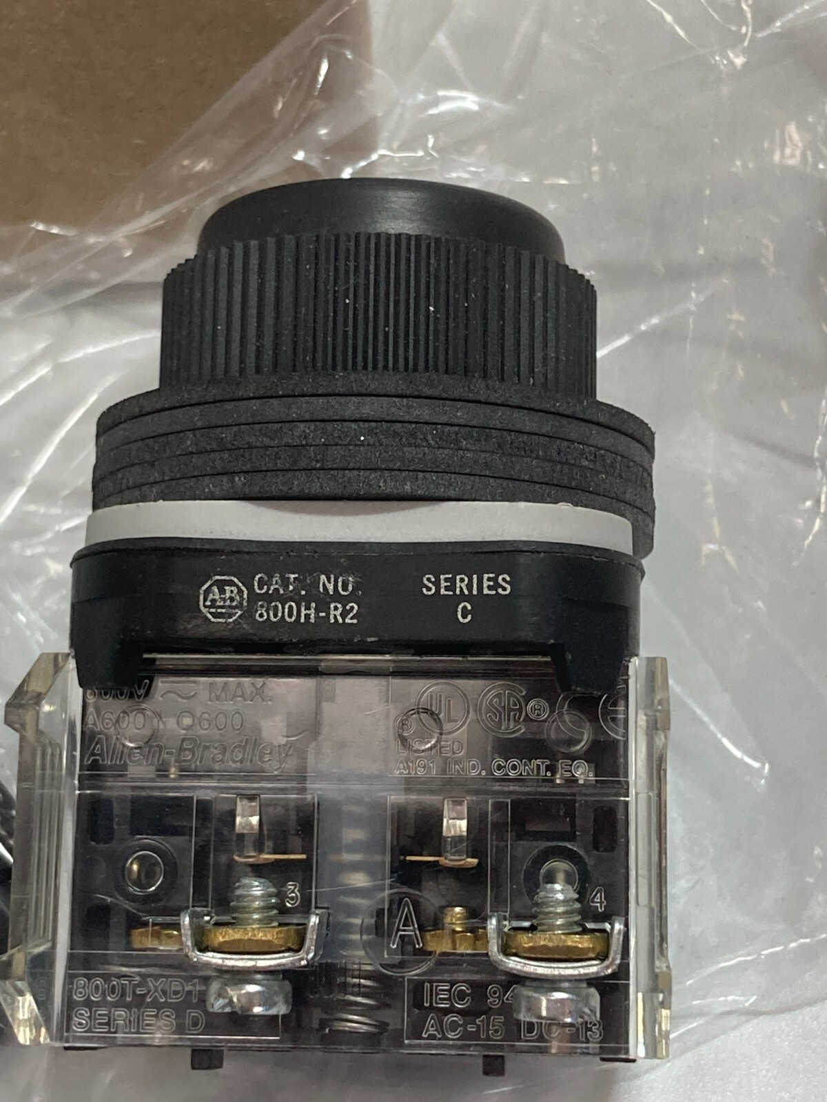 ALLEN BRADLEY 800H-R2D1 PUSHBUTTON BOOTED BLACK 1NO SERIES C NIB