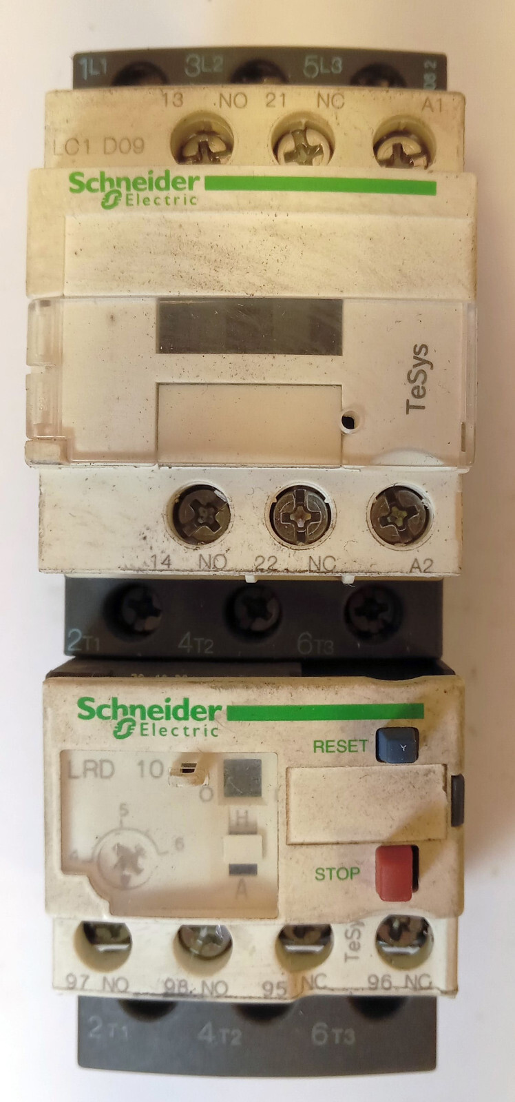 1 USED SCHNEIDER LC1 D09 CONTACTOR WITH LRD 10 OVERLOAD RELAY ***MAKE OFFER***