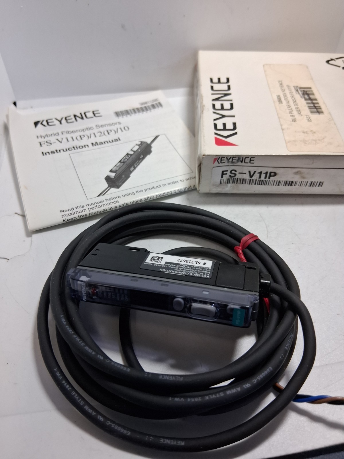 KEYENCE FS-V11P PHOTOELECTRIC AMPLIFIER FIBER OPTIC DIGITAL SENSOR 12-24VDC NIB