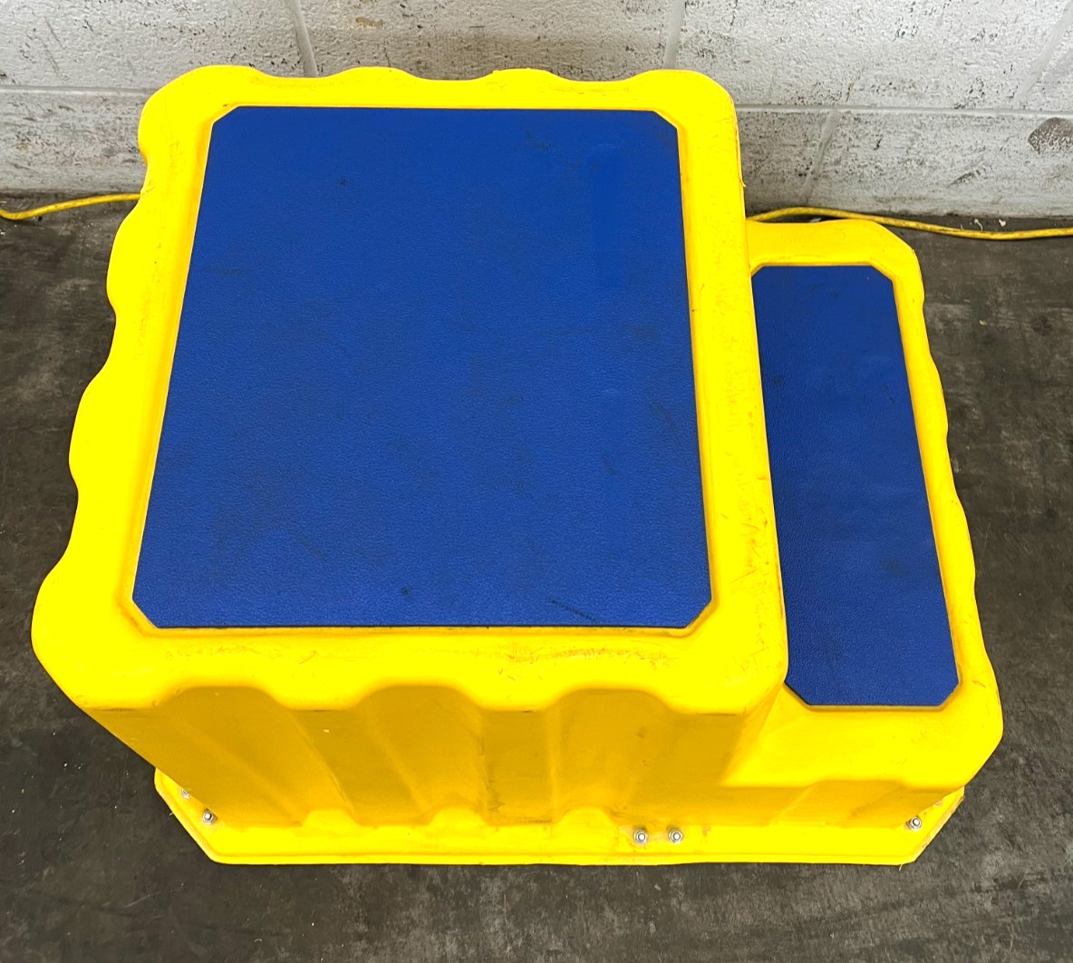 PREMIER PLASTICS POLYETHYLENE 2 STEP STOOL OAD LENGTH 21″ WIDTH 34″ HEIGHT 20″