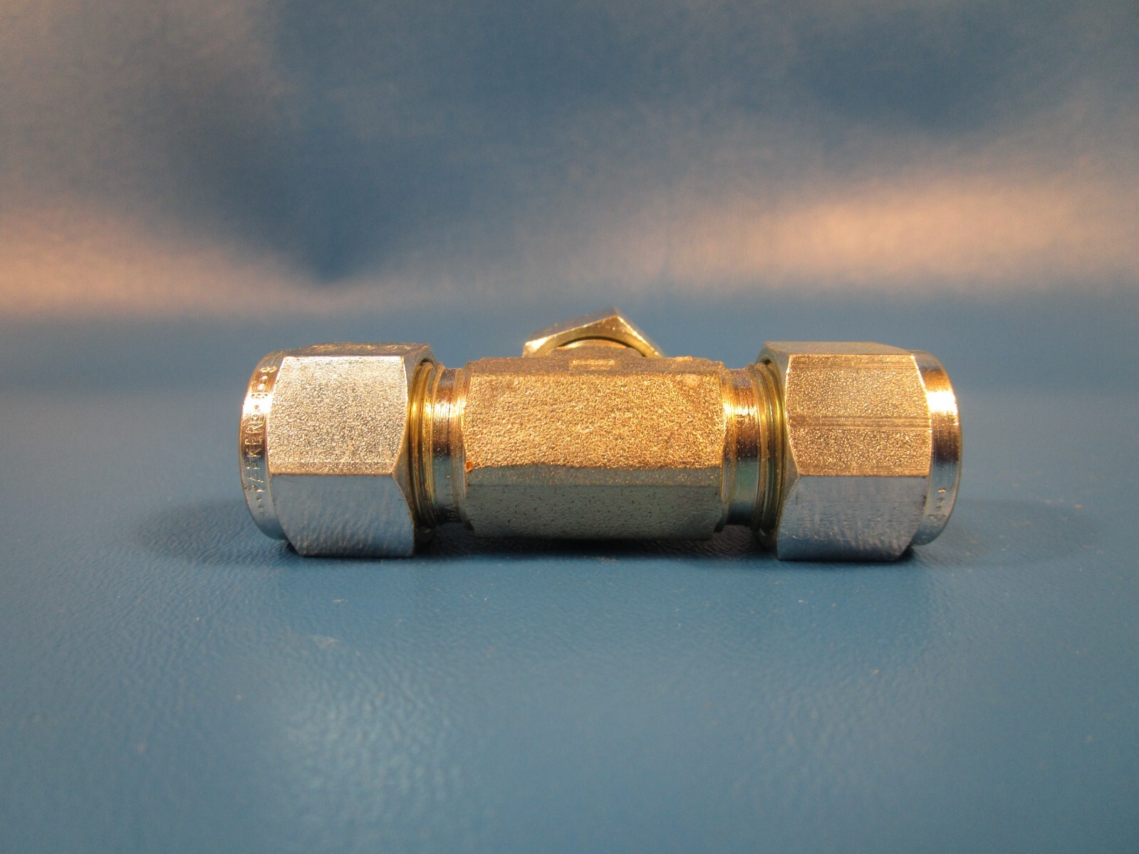 BOX OF 5 PARKER 8-8-8 JBZ-S, Tee Union, 1/2″ X 1/2″ X 1/2″ Tube, Single Ferrule