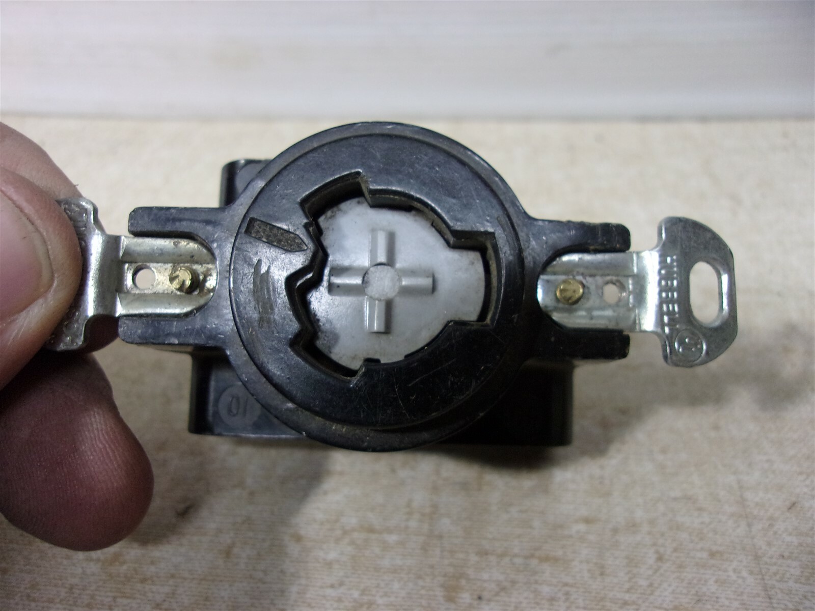 Hubbell Hubbellock 20A 125VAC Hospital Grade Outlet *FREE SHIPPING*