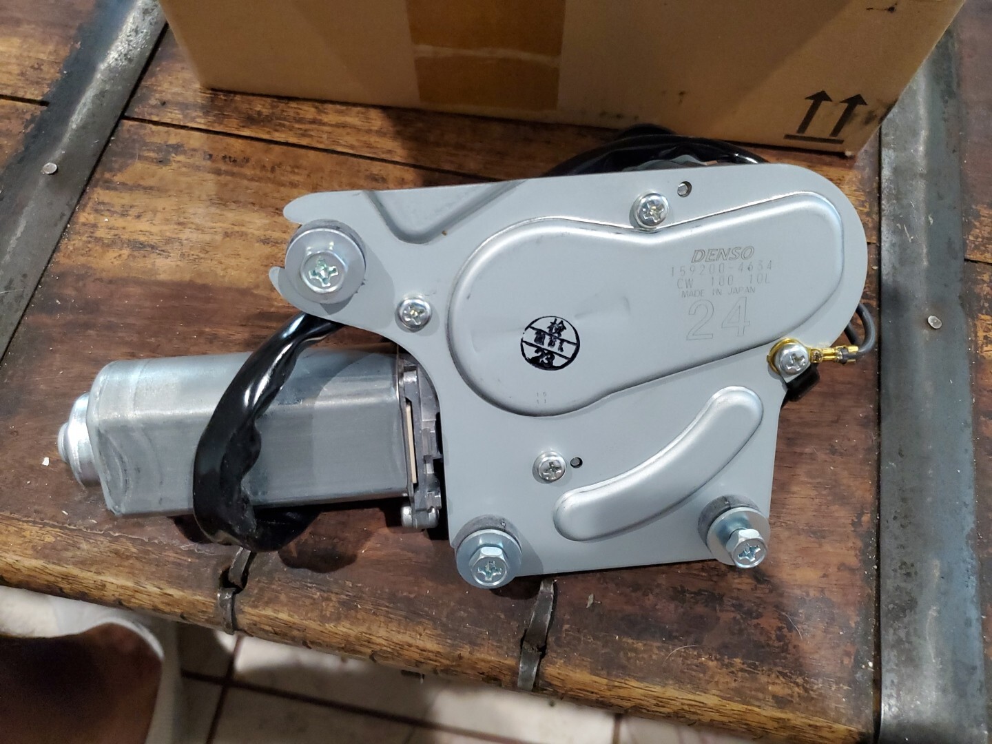 CATERPILLAR/DENSO GENUINE PARTS WINSHIELD WIPER MOTOR ASSY 24V. PART # 295-1120