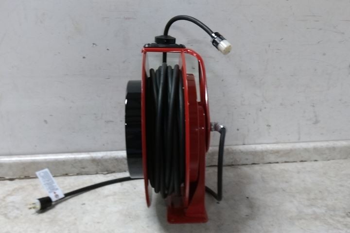 Reelcraft L 70075 123 3A 120VAC 75 Ft L Spring Retraction Extension Cord Reel