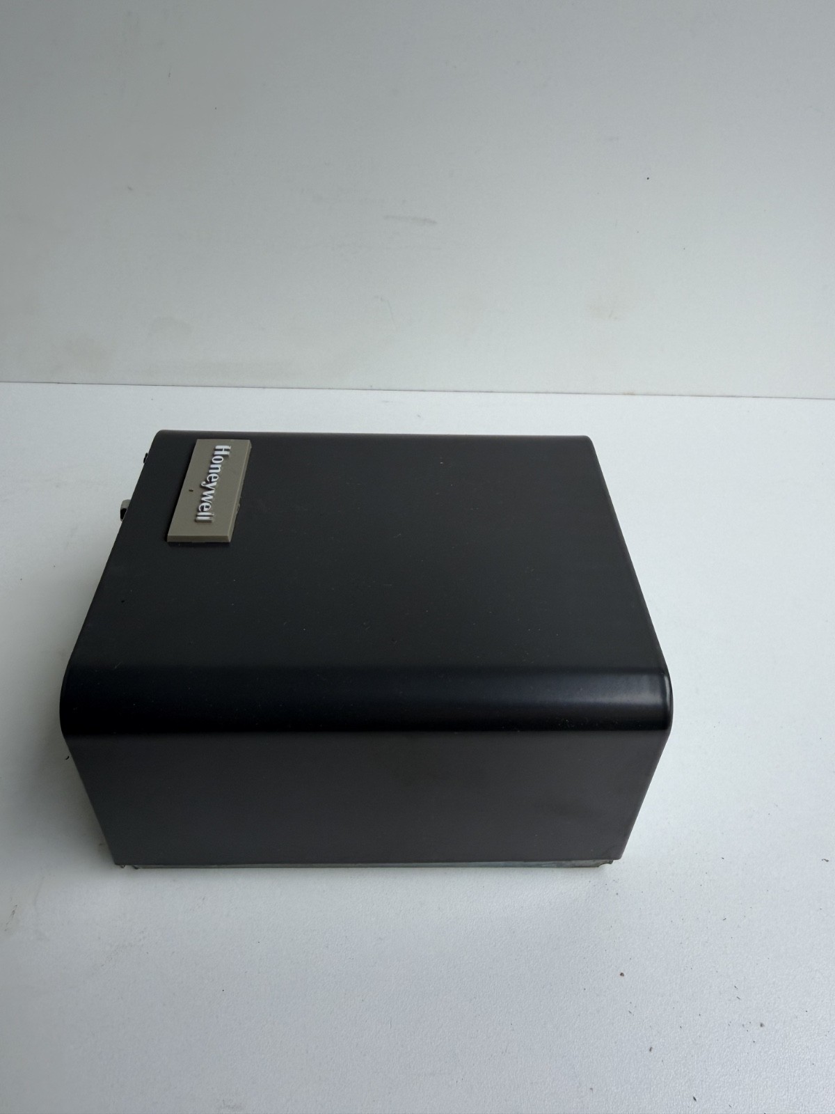 Honeywell RA832A1066 Hydronic Switching Relay 24 120V DPST NOS
