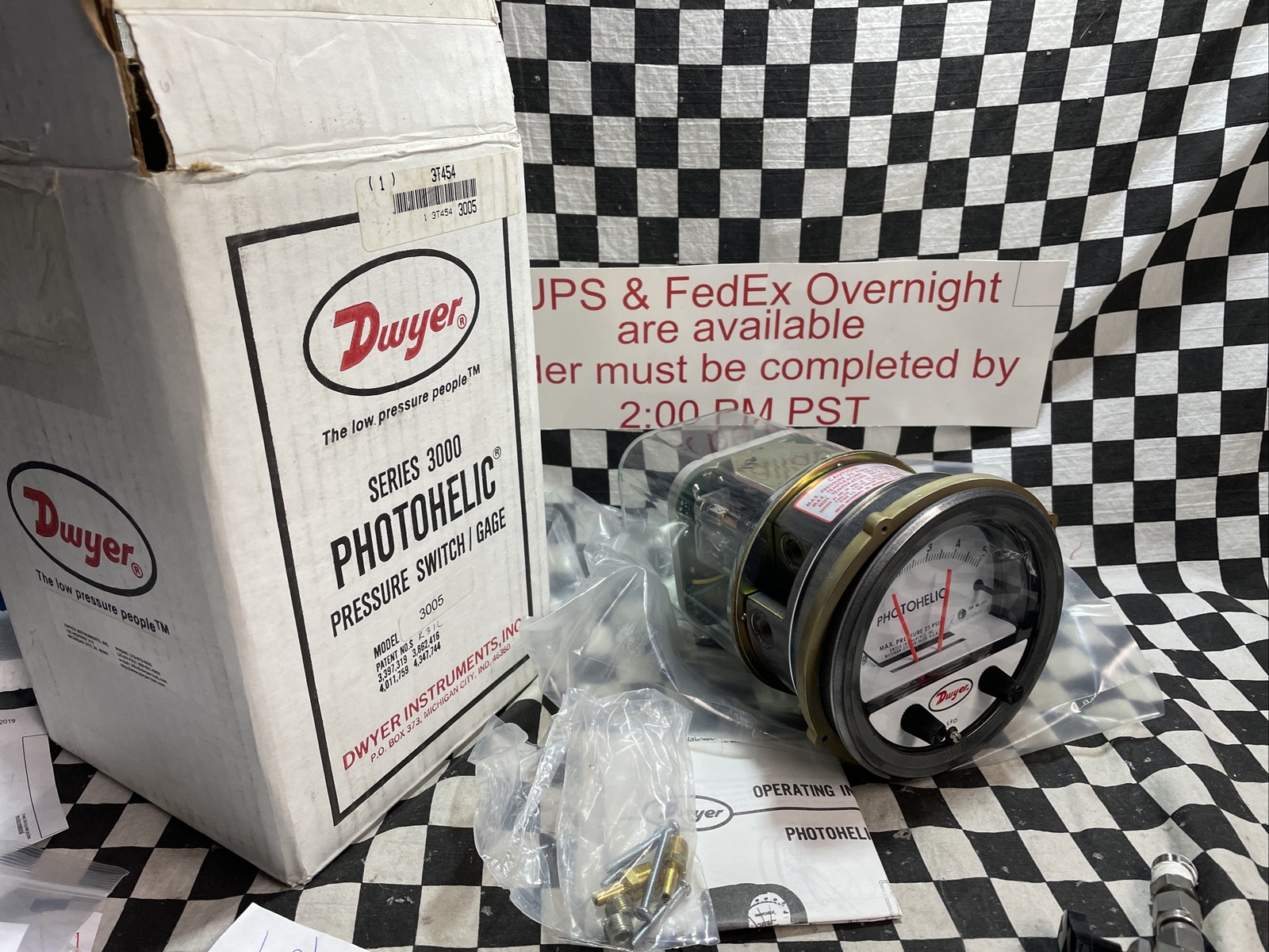 DWYER INSTRUMENTS Differential Pressure Gauge 0 to 5 in WC, A3005, 120V, 5 WATTS