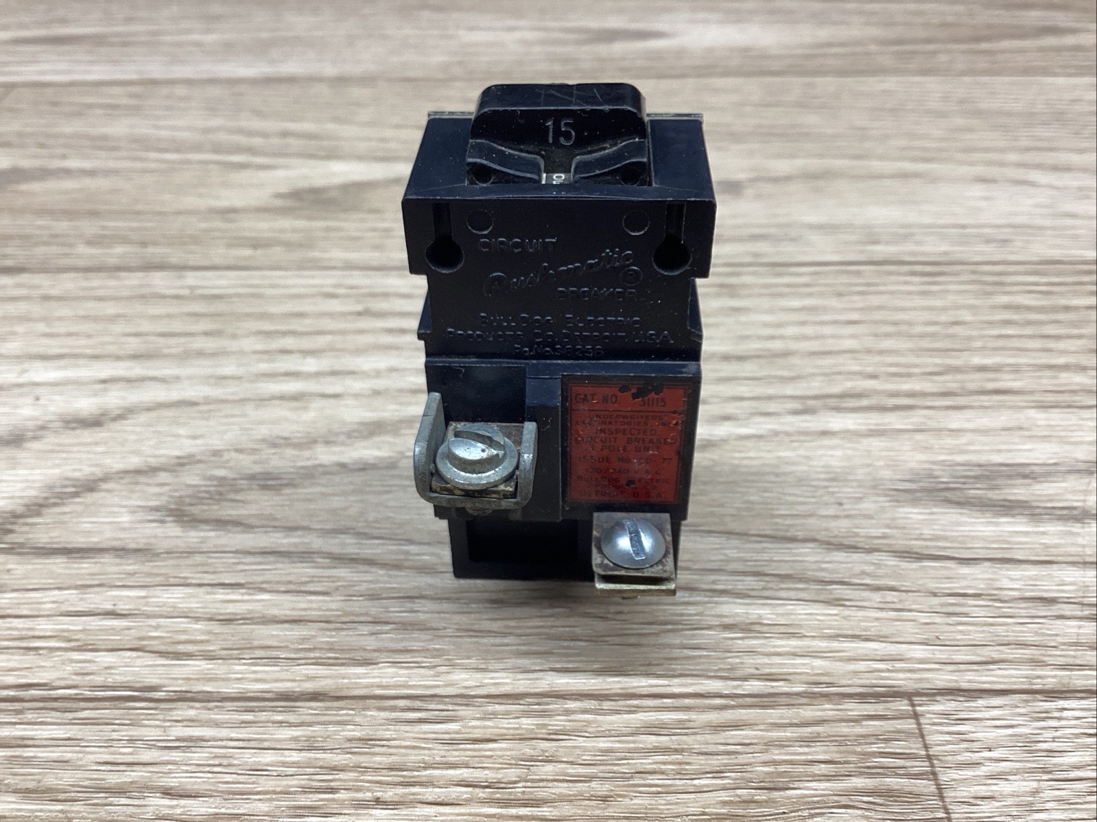 PUSHMATIC BULLDOG CIRCUIT BREAKER 15 AMP 1 POLE 38258 #813F131*CO