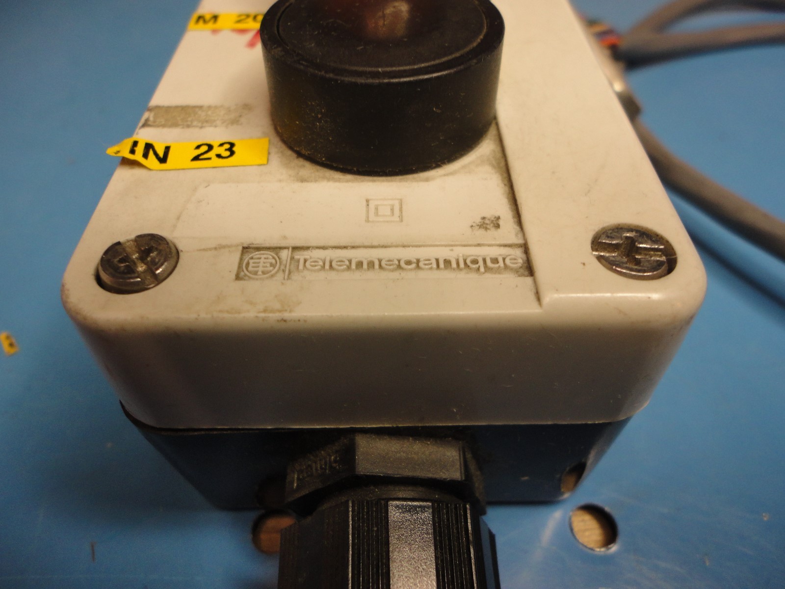 Used, Free Ship, Telemecanique 5 Hole Push Button Box, 7-1/2″ L x 2-5/8″ W x 2″