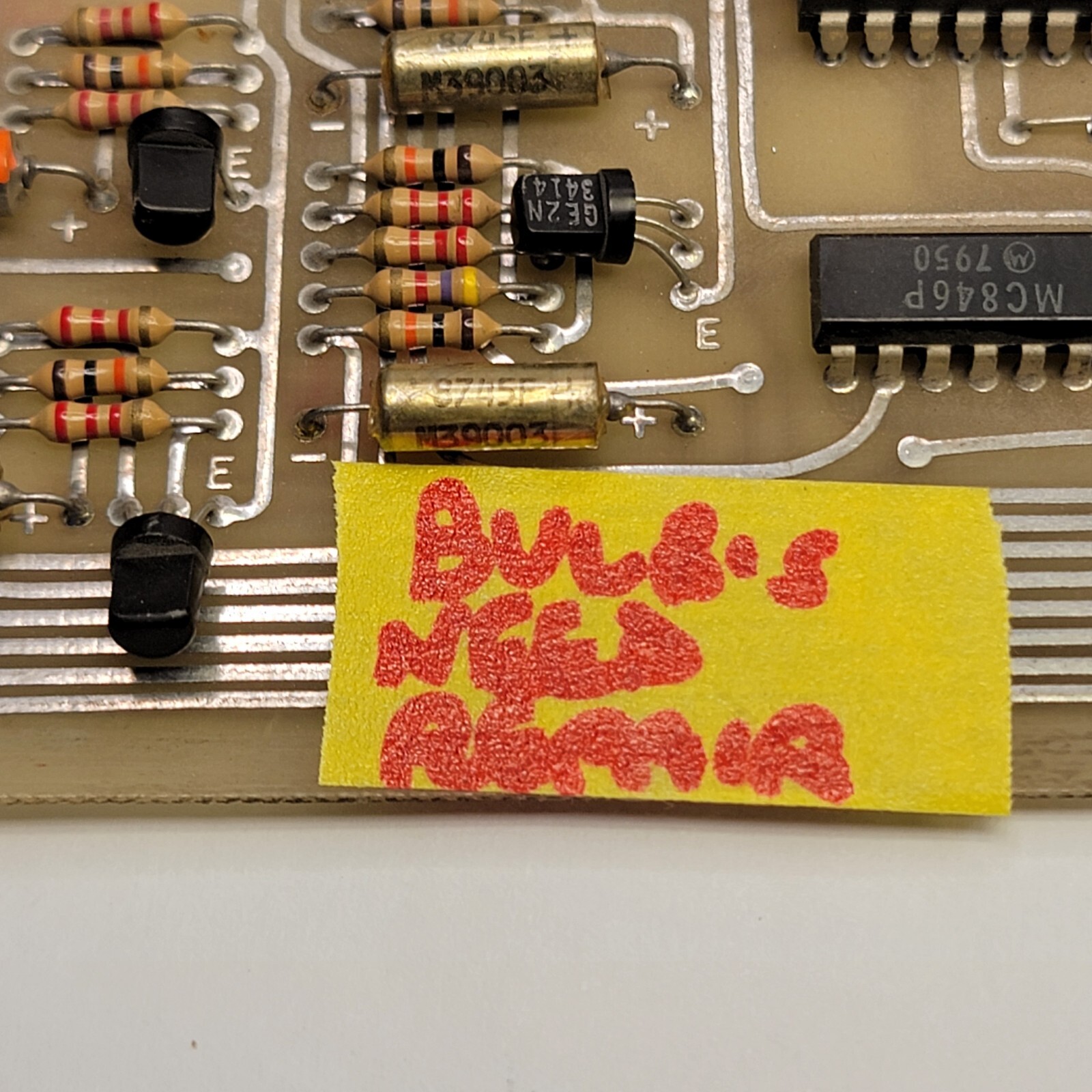AS-IS BAD BULBS – DOVER ELEVATOR 105251 TOP & BOTTOM BOT. CIRCUIT BOARD