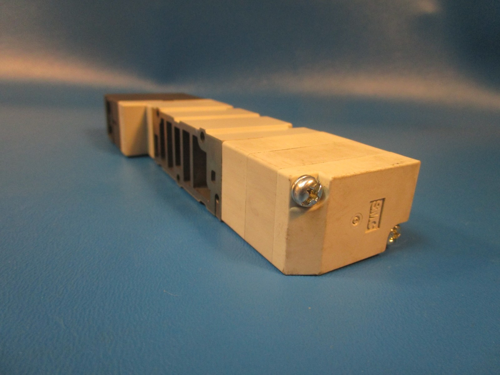USED SMC VQC4400-51, 5 Port Solenoid Valve, Plug-in, 24 VDC