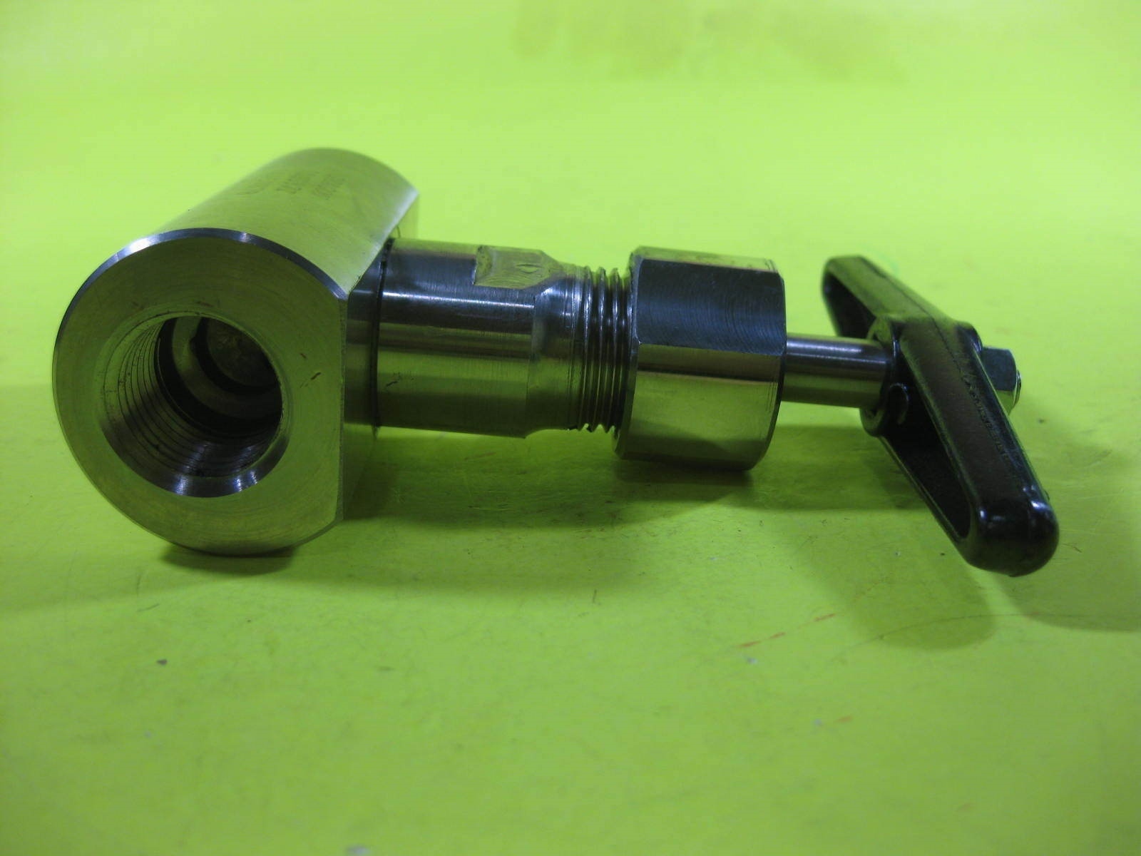 Dragon Globe Valve 1/2″ 600 PSI SS20 — 10M087T — New