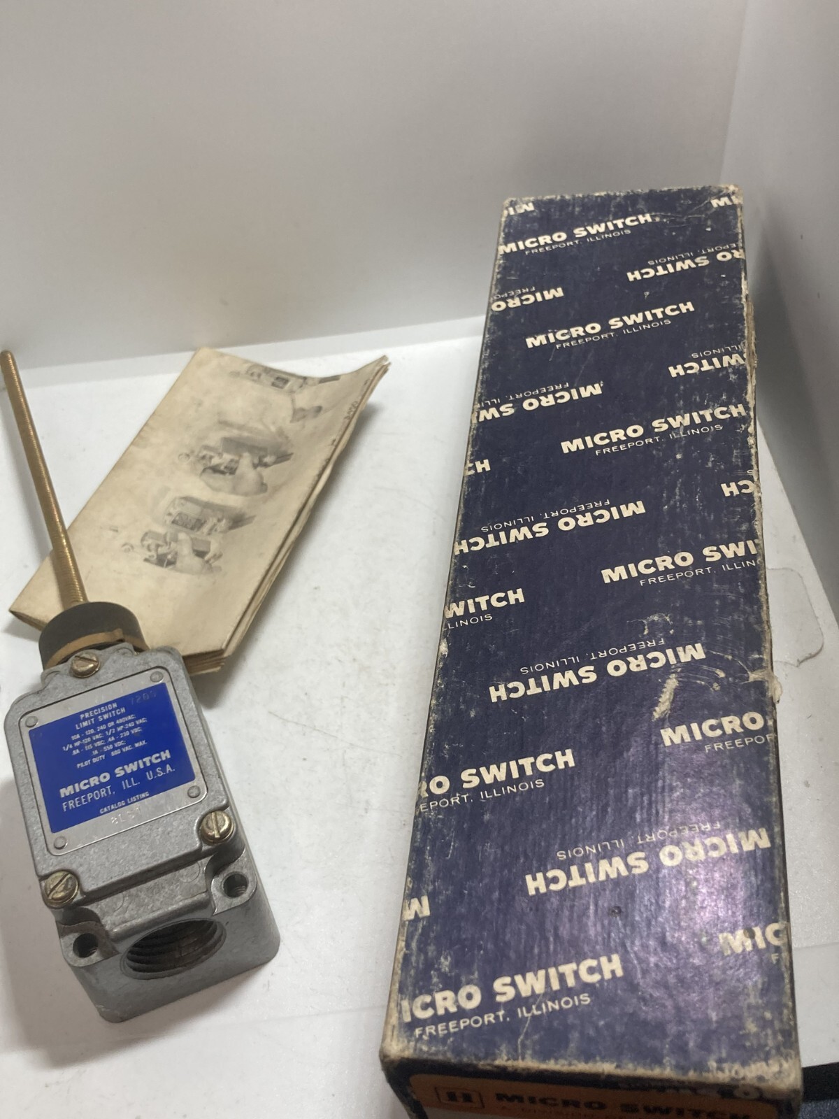 HONEYWELL 8LS1 LIMIT SWITCH 1NO/1NC WOBBLE ROD 10A 480VAC 600V MAX NIB