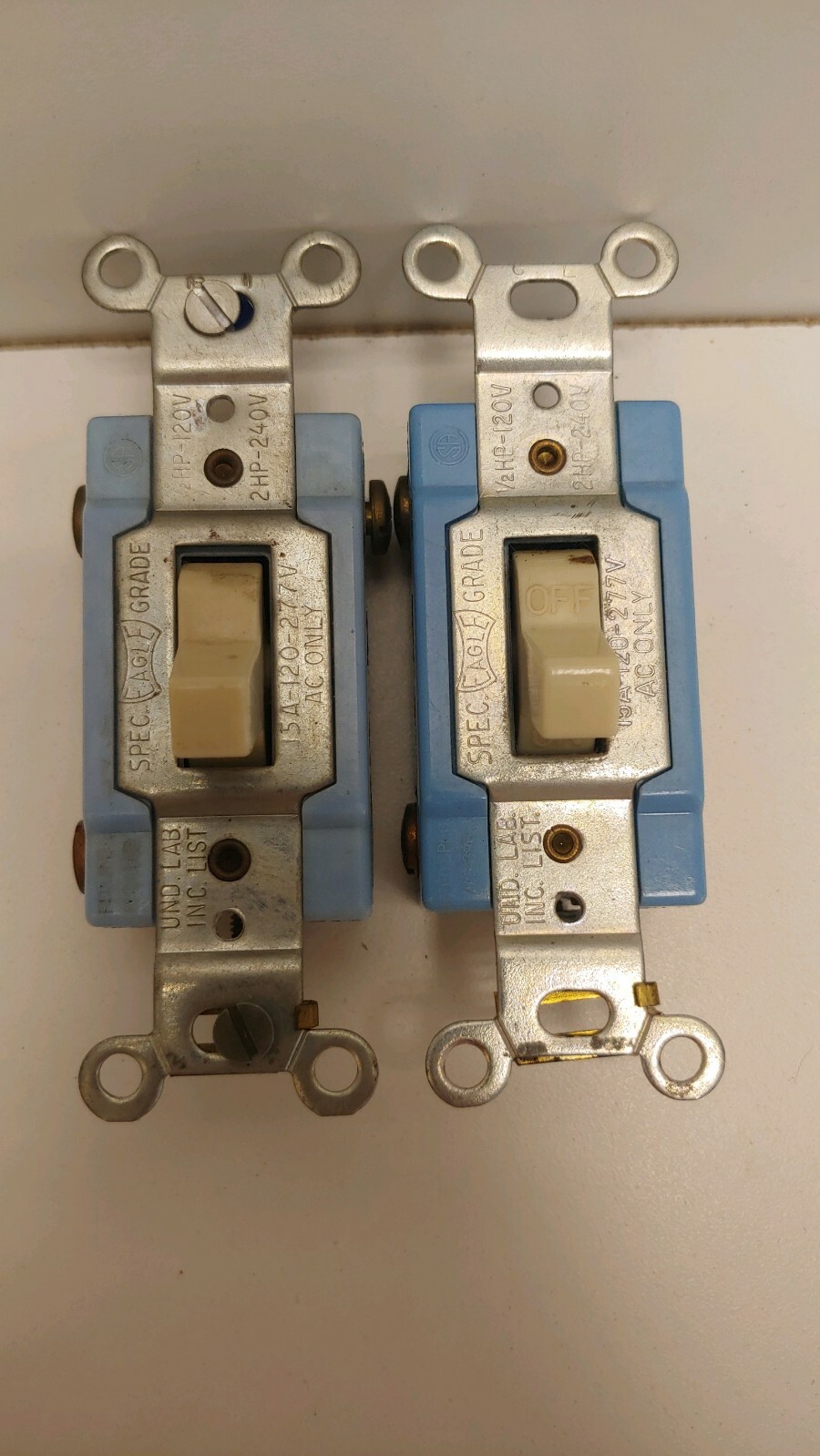 LOT OF (2) NEW OLD STOCK! EAGLE 15A 120-277V WHITE TOGGLE SWITCHES WS896E
