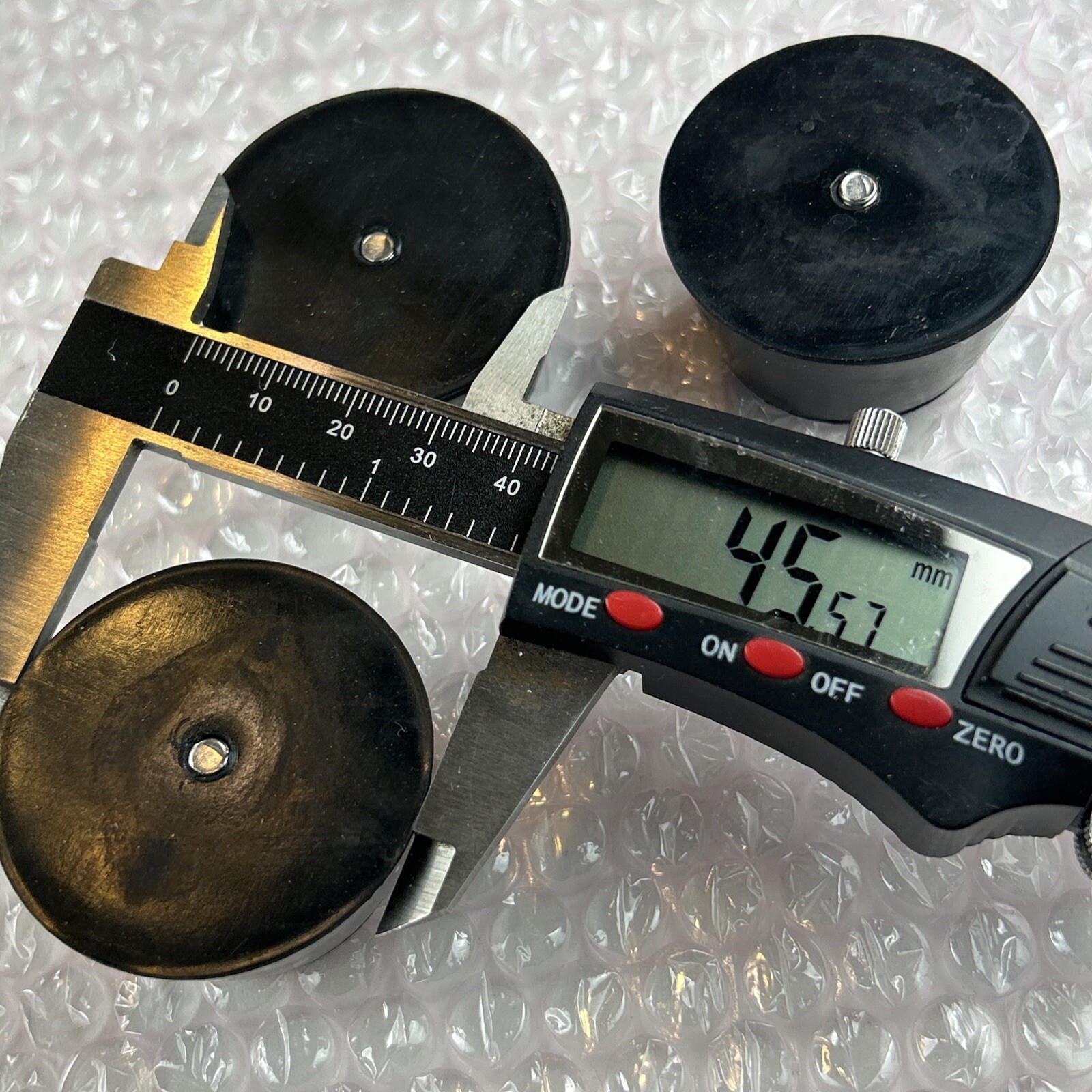 Shimadzu, (3) Rubber Feet for UV-2101PC