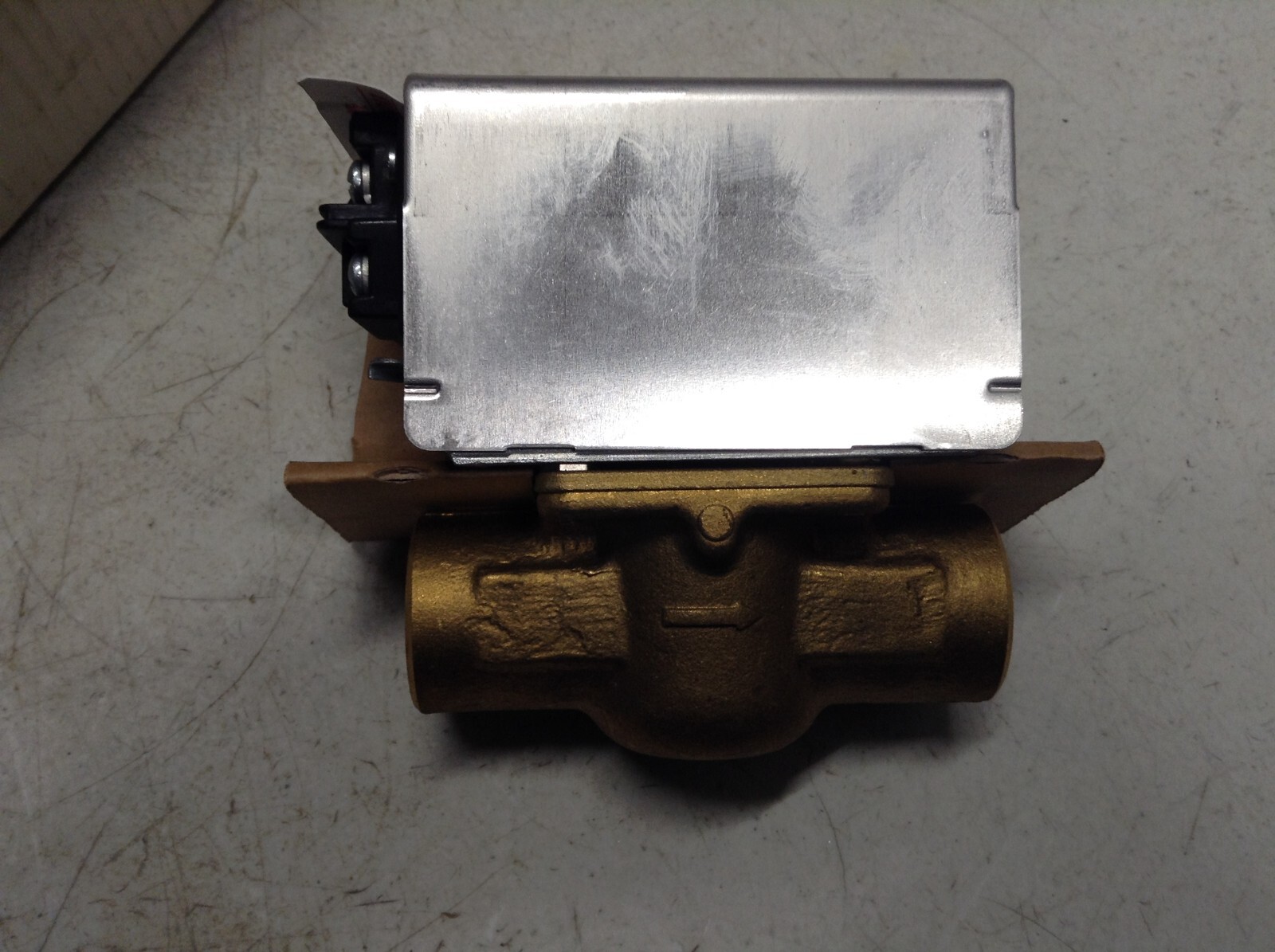 NEW Honeywell Zone Valve 1″ ID Sweat Removable Powerhead V8043F1101