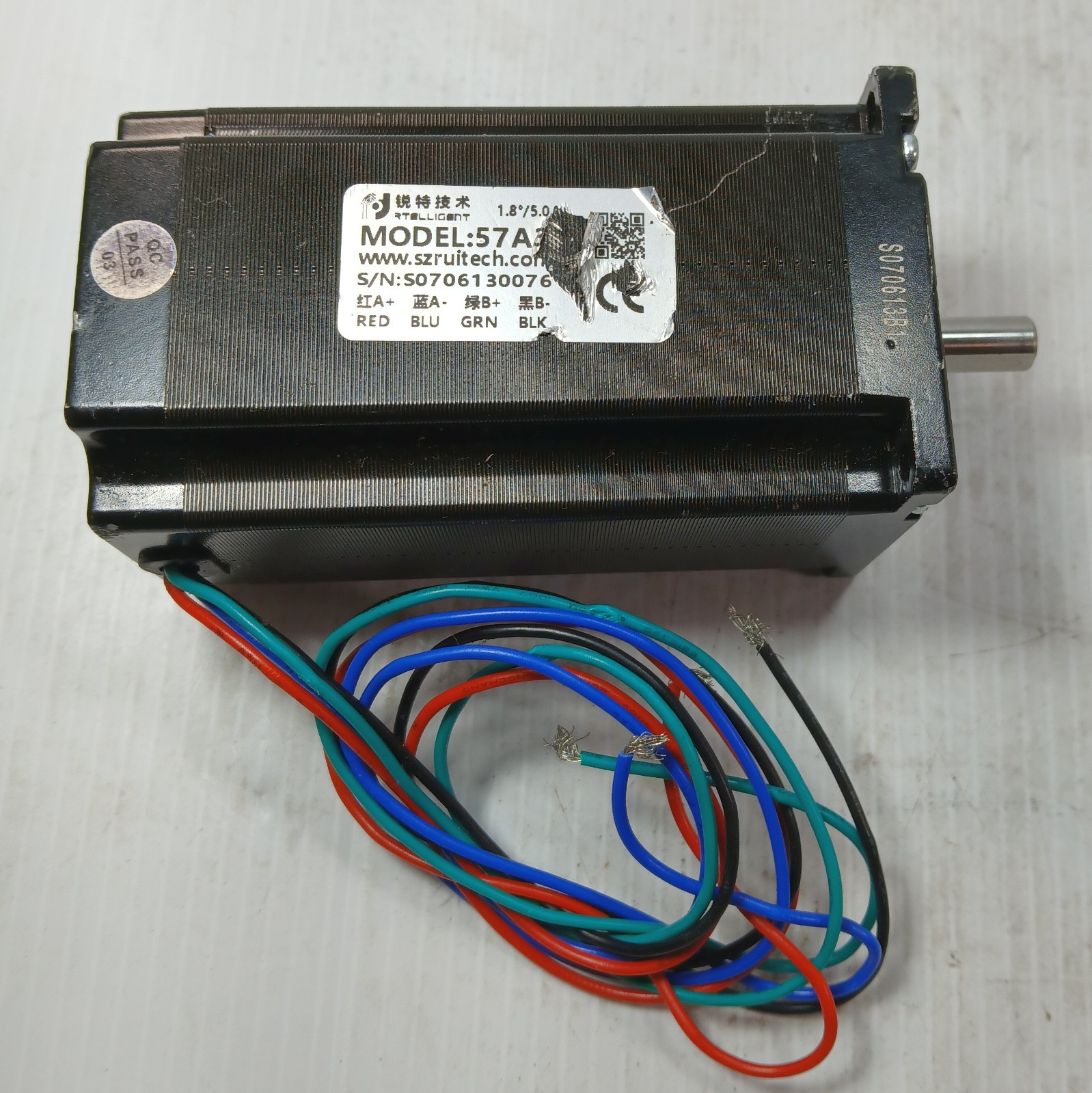 1 NEW SZRUITECH 57A3 HYBRID OPEN-LOOP STEPPER MOTOR NNB ***MAKE OFFER***