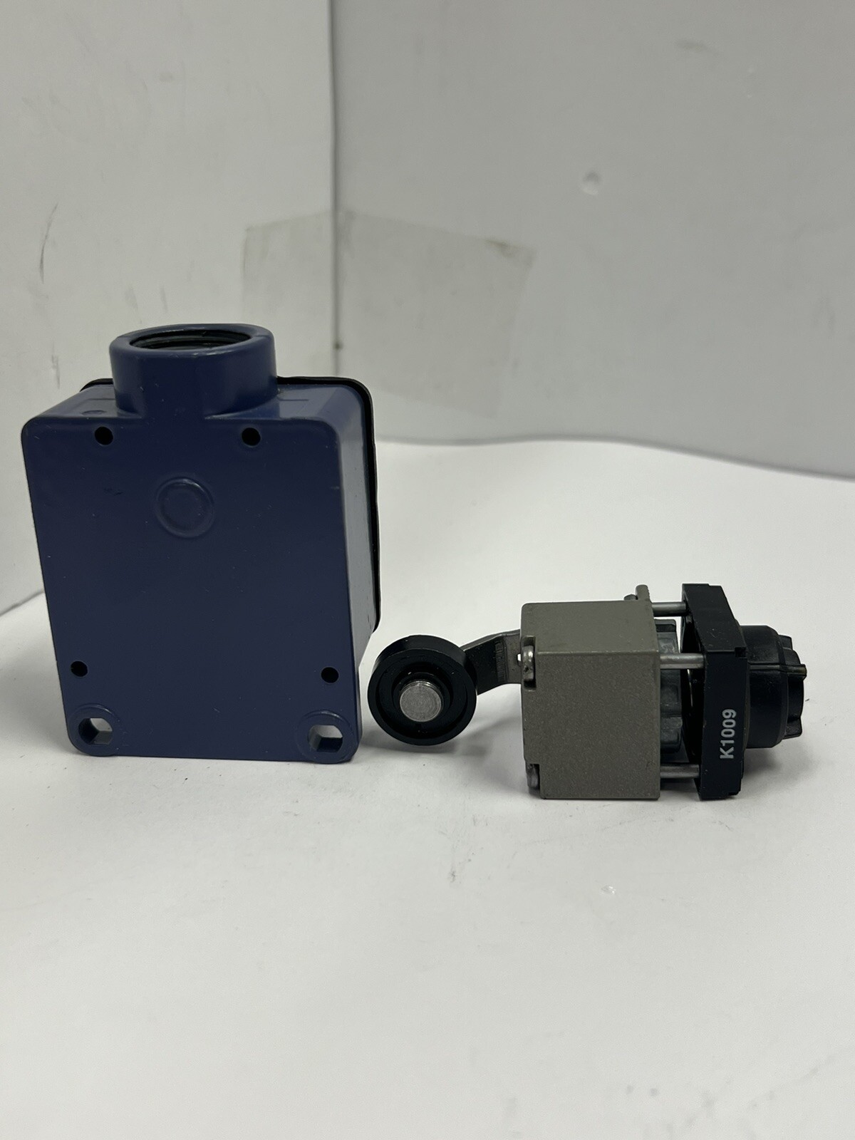 NEW TELEMECANIQUE XCKL115 LIMIT SWITCH