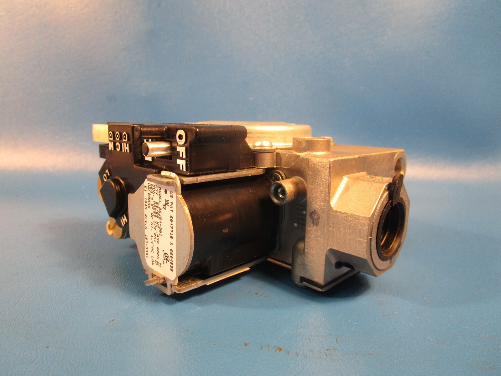 EMERSON VAL09030, Rodgers 36J54-201 Manifold Gas Valve, 1/2IN INLET, 1/2IN OUTLE
