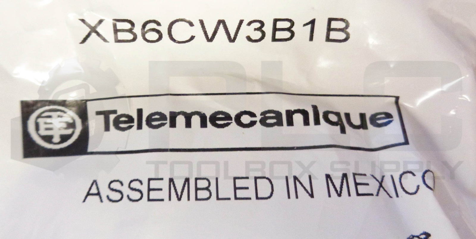 SEALED NEW TELEMANIQUE XB6CW3B1B PUSH BUTTON 240VAC