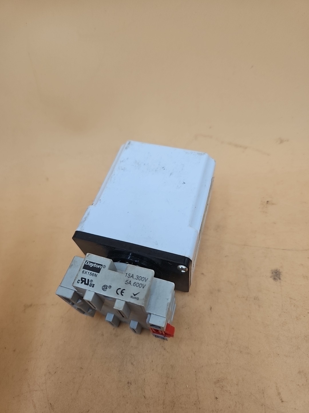 Dayton 6X154N 120 VAC 1 TO 180 Seconds Time Delay Relay with Base