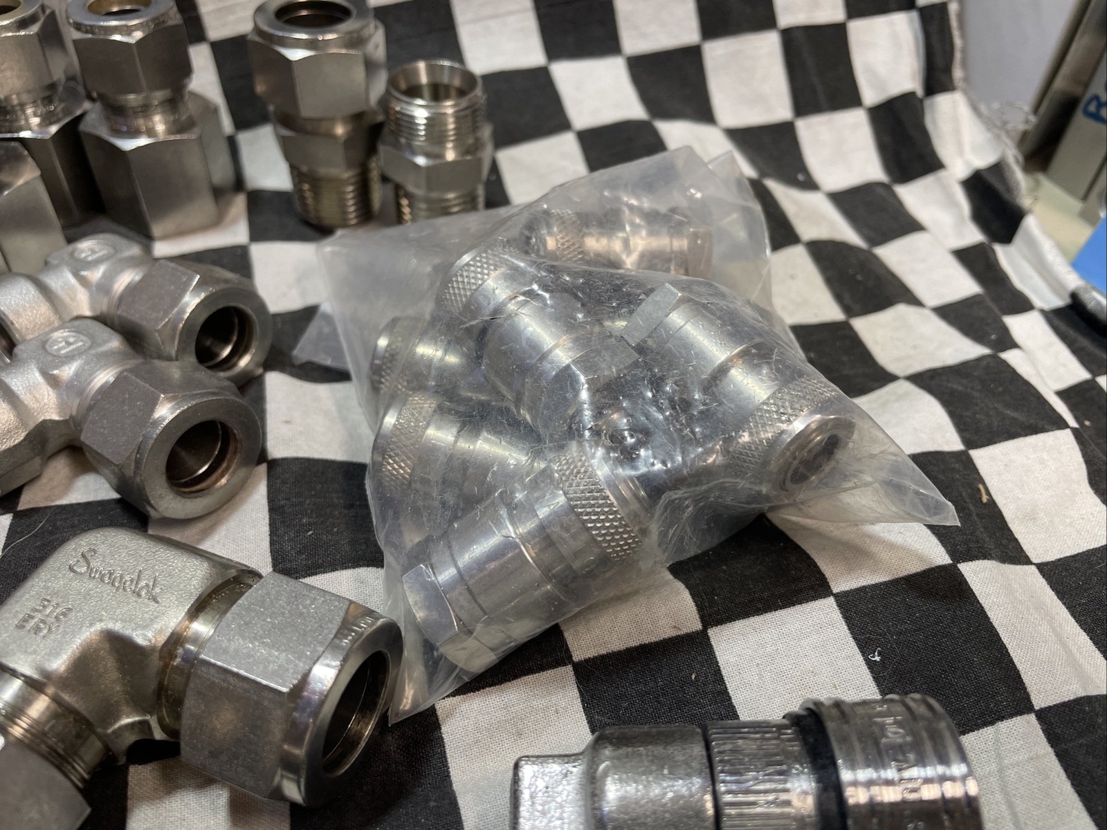 SWAGELOK HOKE 30 LBS, UNION TEE ELBOW 1/8″ TO 1″ VALVE BULKHEAD MALE CONNECTOR