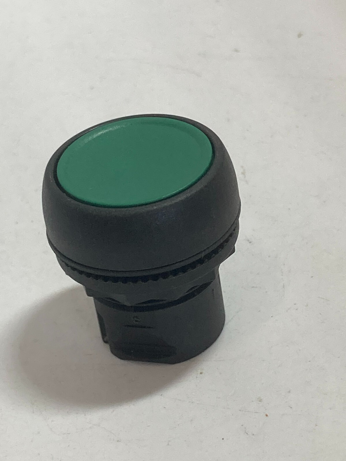 ALLEN BRADLEY 800FP-F8 PUSHBUTTON OPERATOR GREEN FLUSH NNB