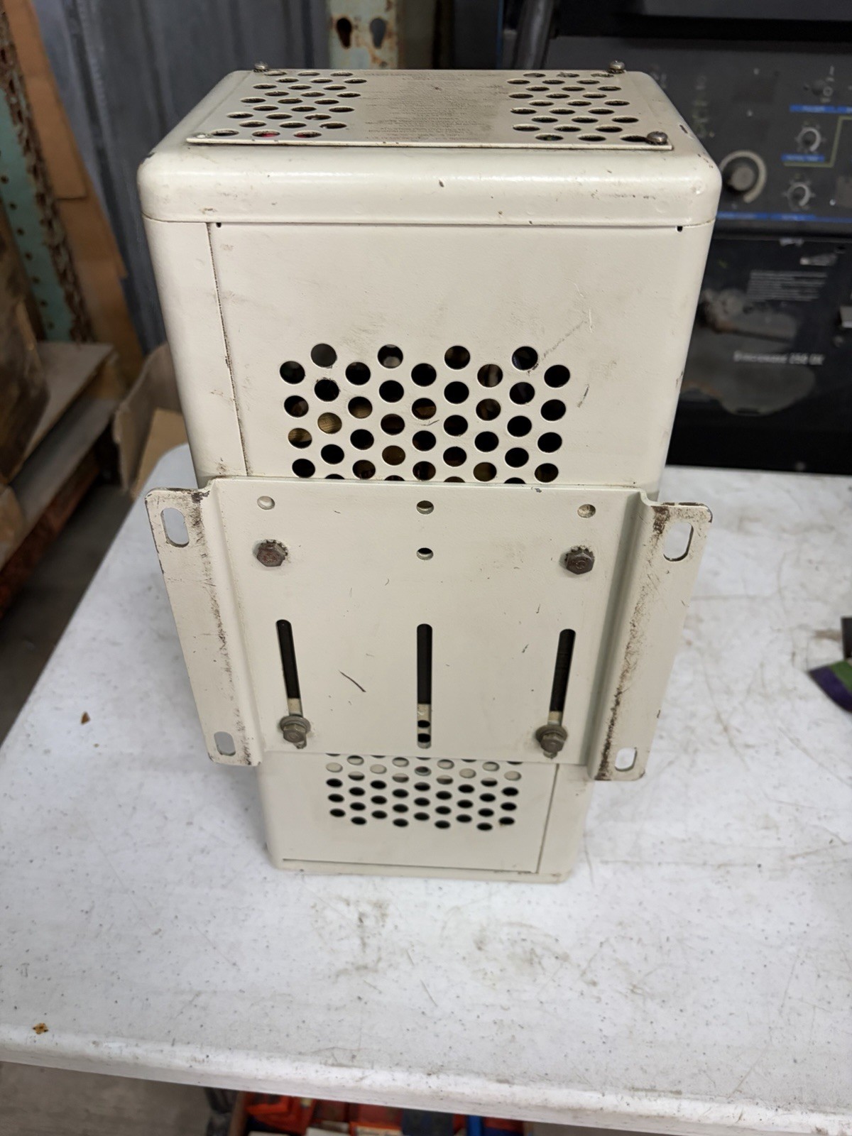 USED SOLA 23-00210-0800-23 VOLTAGE REGULATOR 120/240VAC 12.4A 60HZ 23-23-210-8