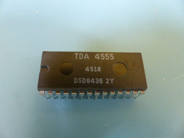 Signetics TDA4555 Qty of 10 per Lot Linear Color Multistandard decoder 28-PDIP