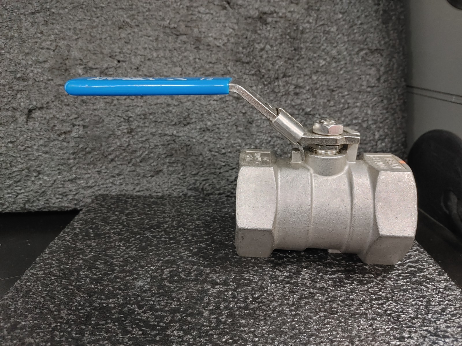 VELAN S07-B0213-SSEA HB2000 1 1/2″ 2000 WOG CF8M Memoryseal Resilient Ball Valve