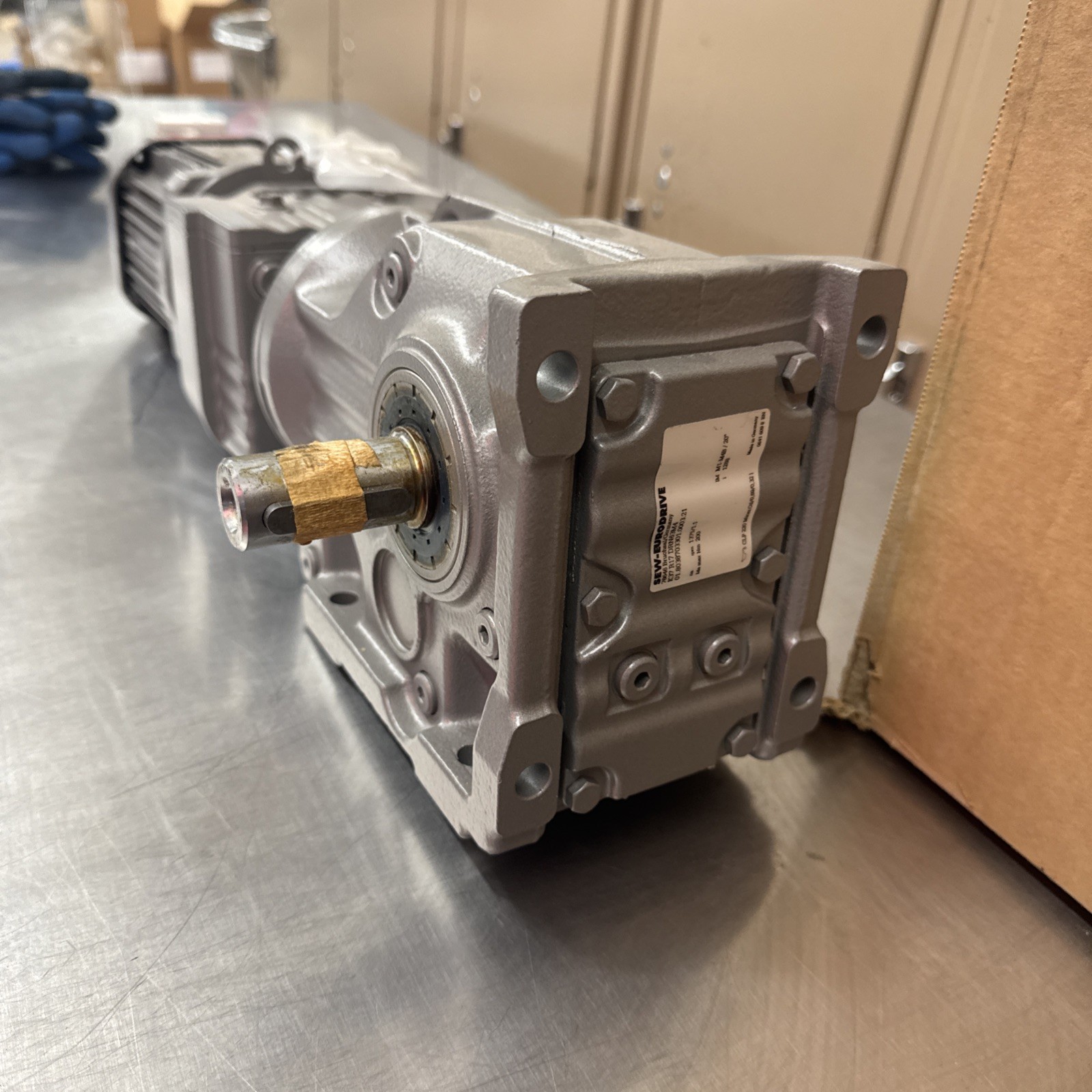 SEW EURODRIVE K37 R17 DRN63M4 MOTOR DRIVE GEARBOX